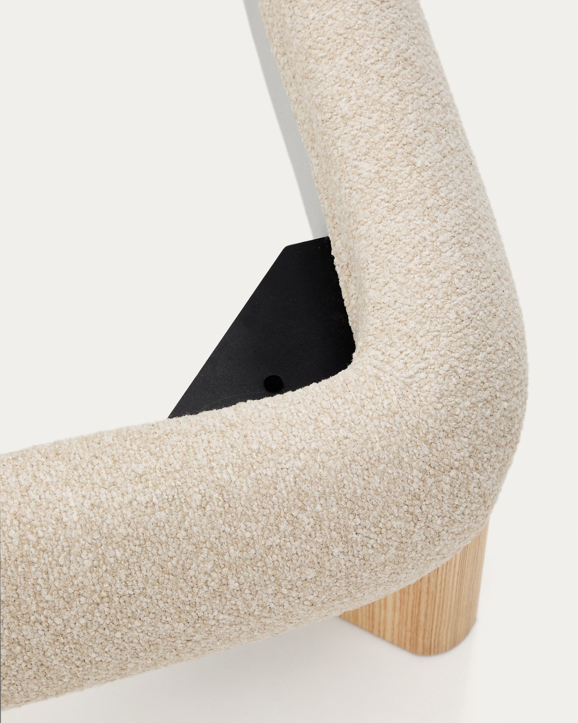 Odina ecru bouclé bed with removable cover and solid ash wood legs with natural finish for 160 x 200cm mattress - Detail