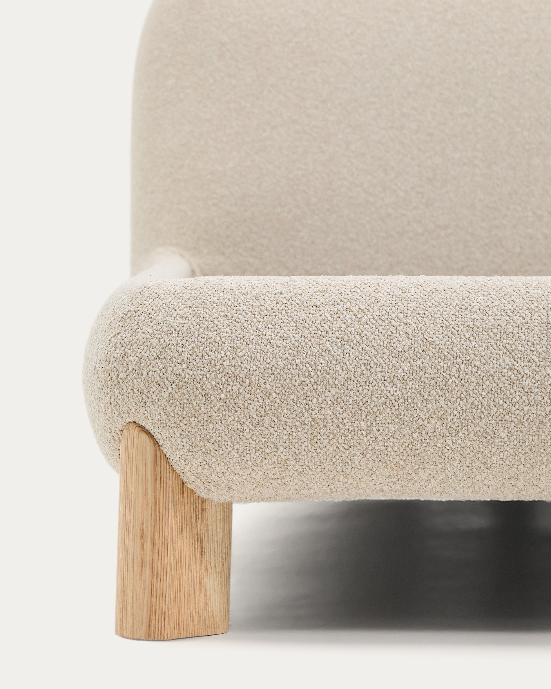 Odina ecru bouclé bed with removable cover and solid ash wood legs with natural finish for 180 x 200cm mattress - Detail