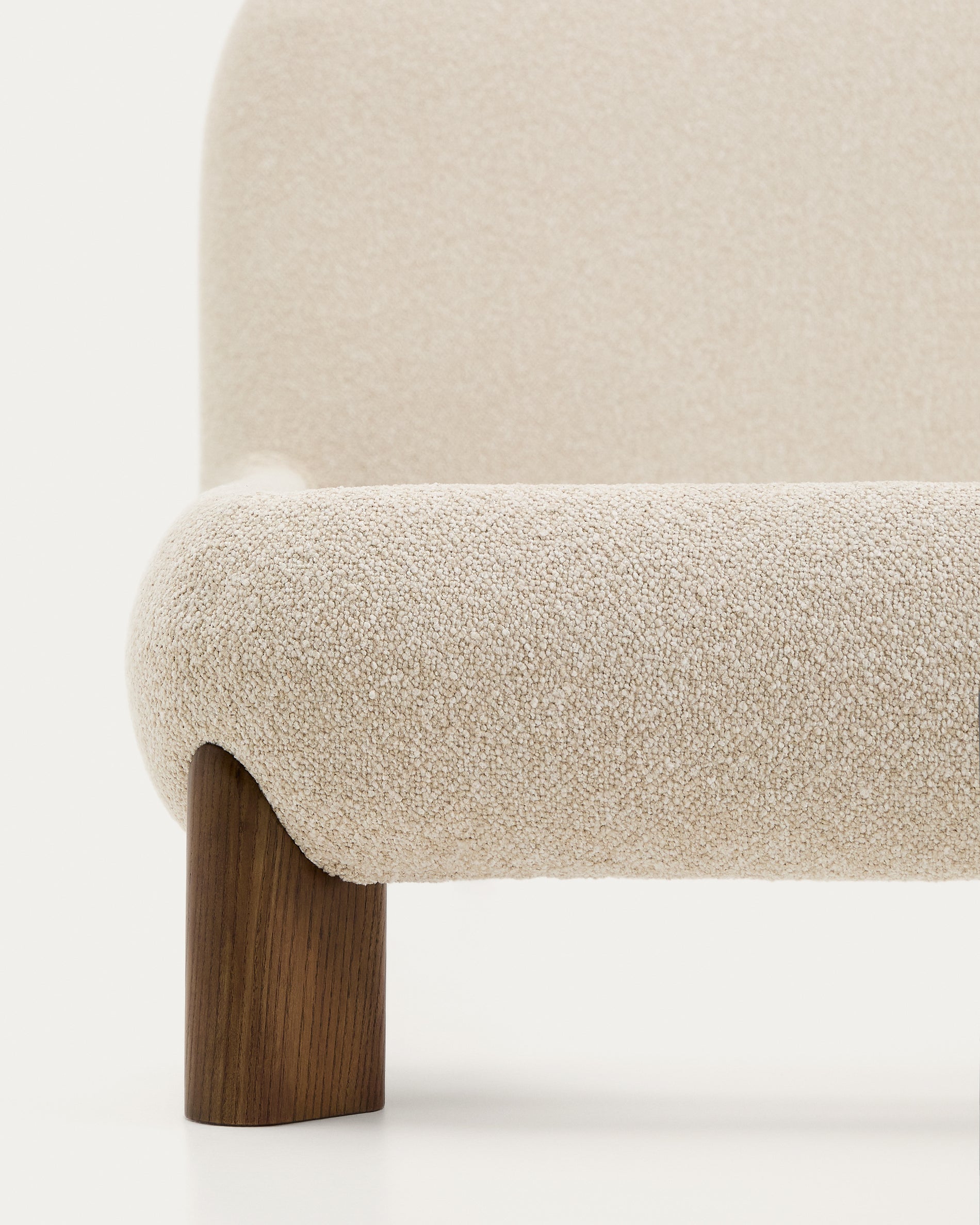 Odina ecru bouclé bed with removable cover and solid ash wood legs with walnut finish for 160 x 200cm mattress - Detail