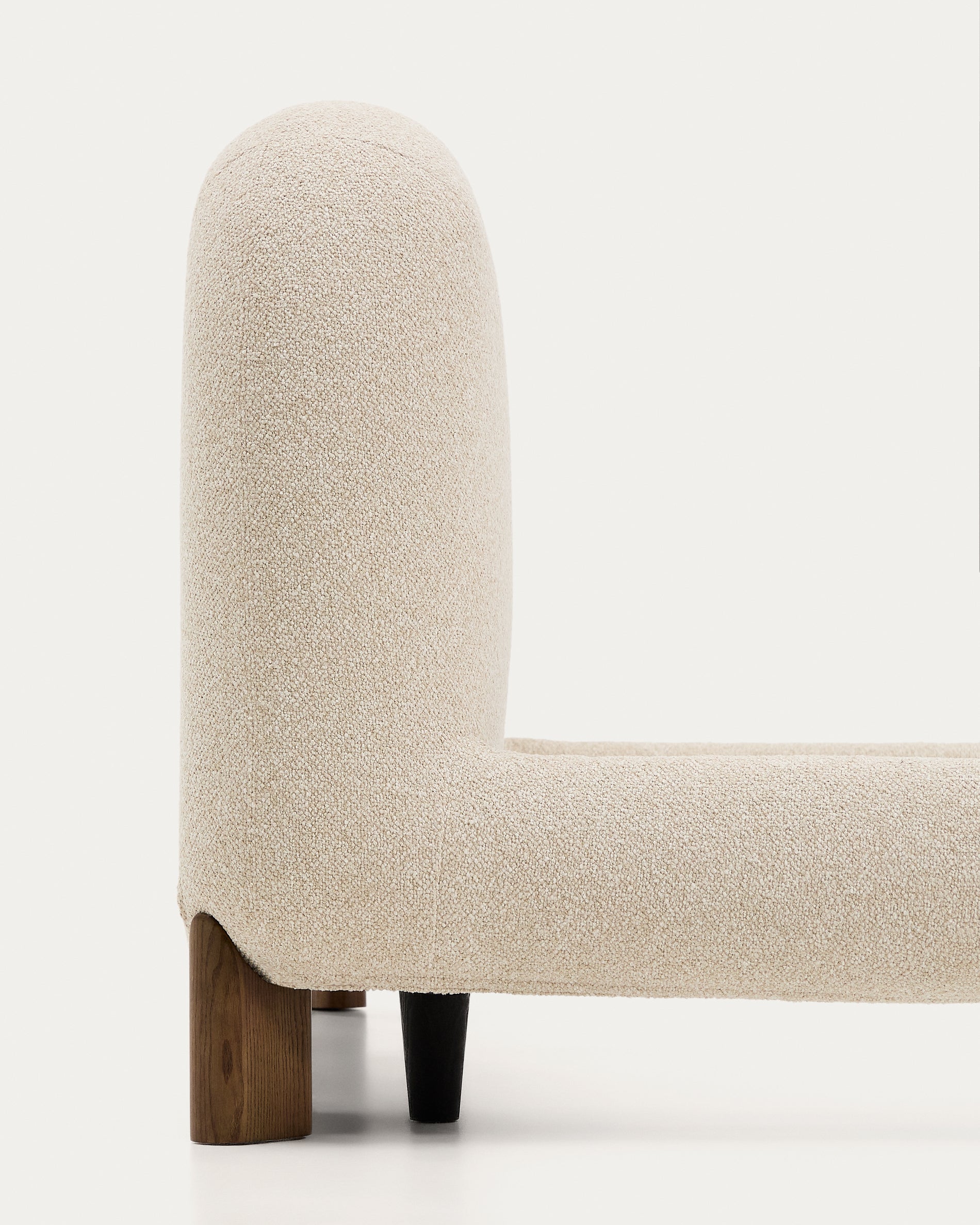 Odina ecru bouclé bed with removable cover and solid ash wood legs with walnut finish for 160 x 200cm mattress - Detail