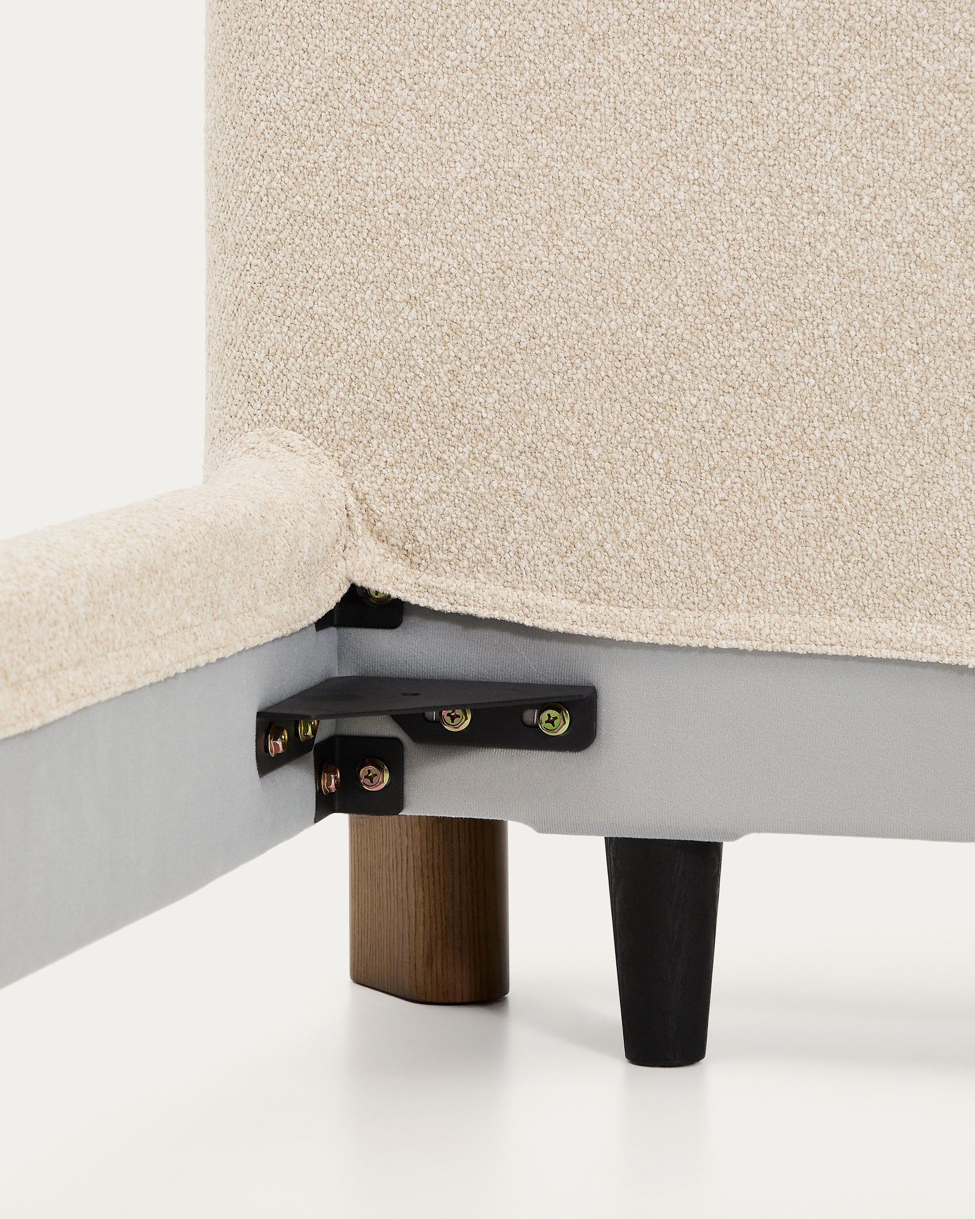 Odina ecru bouclé bed with removable cover and solid ash wood legs with walnut finish for 160 x 200cm mattress - Detail