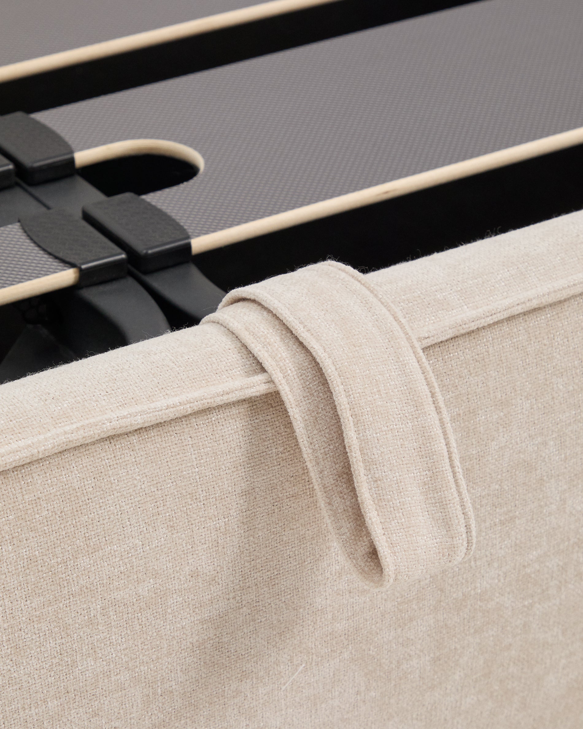 Arvian beige chenille bed with storage base and removable covers for mattress 160 x 200cm - Detail