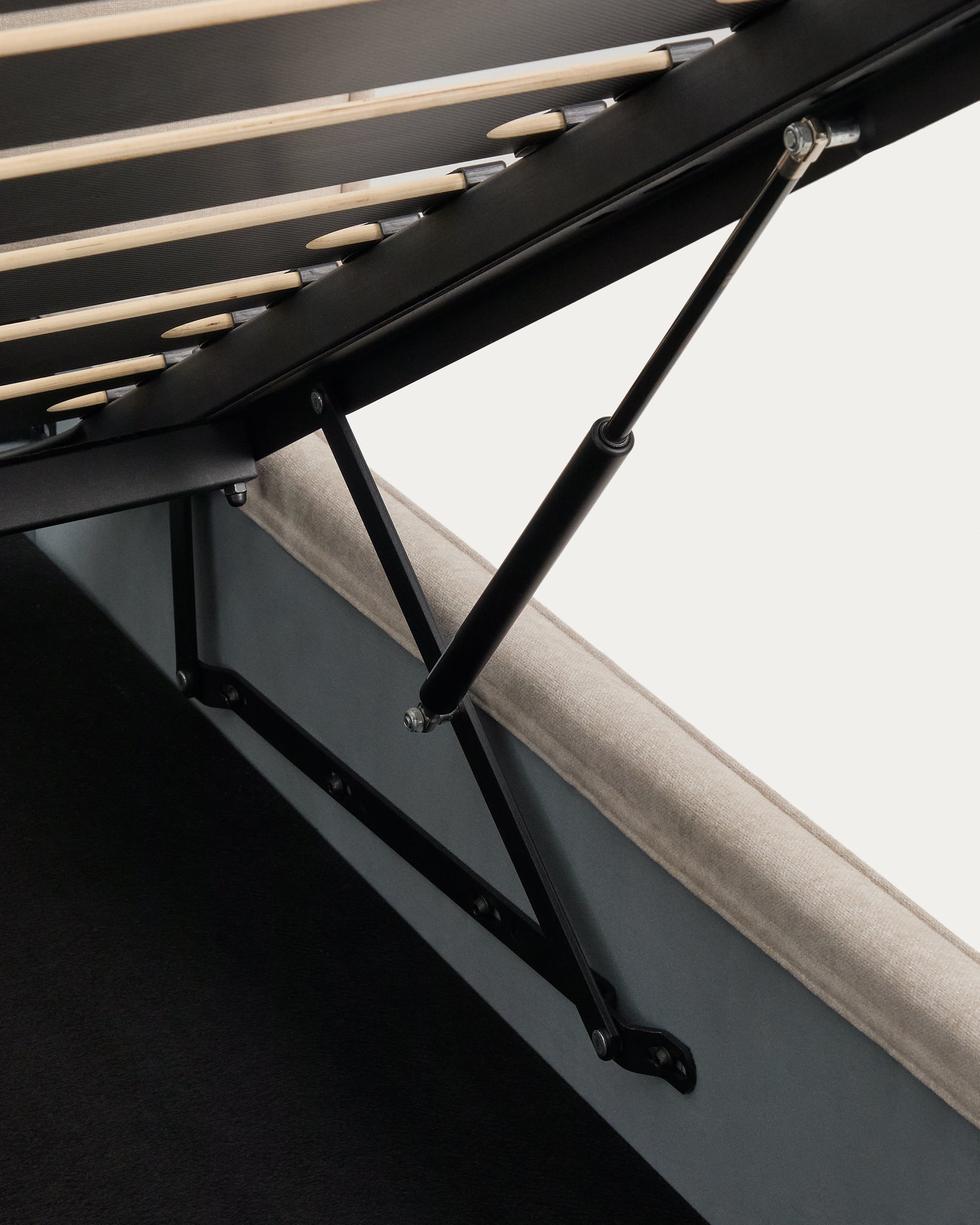 Arvian beige chenille bed with storage base and removable covers for mattress 180 x 200cm - Detail