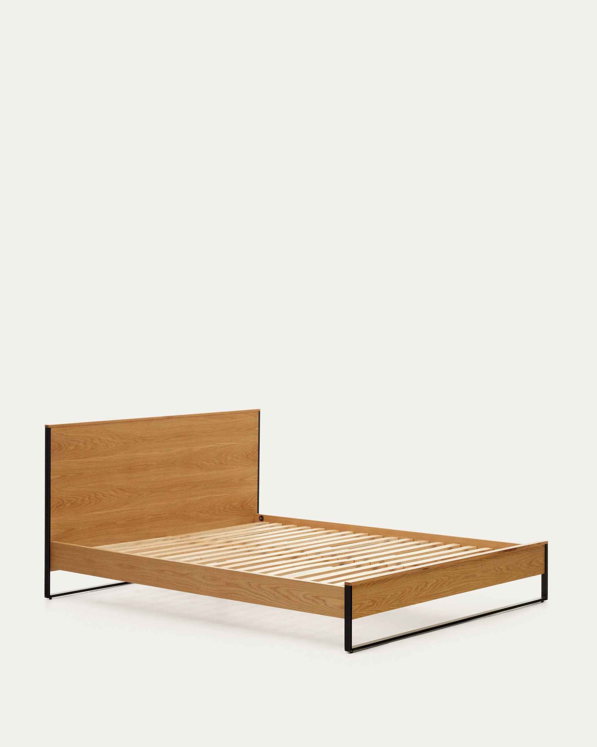 Taiana oak wood veneer bed with steel legs in a black finish, 160 x 200 cm - Product View