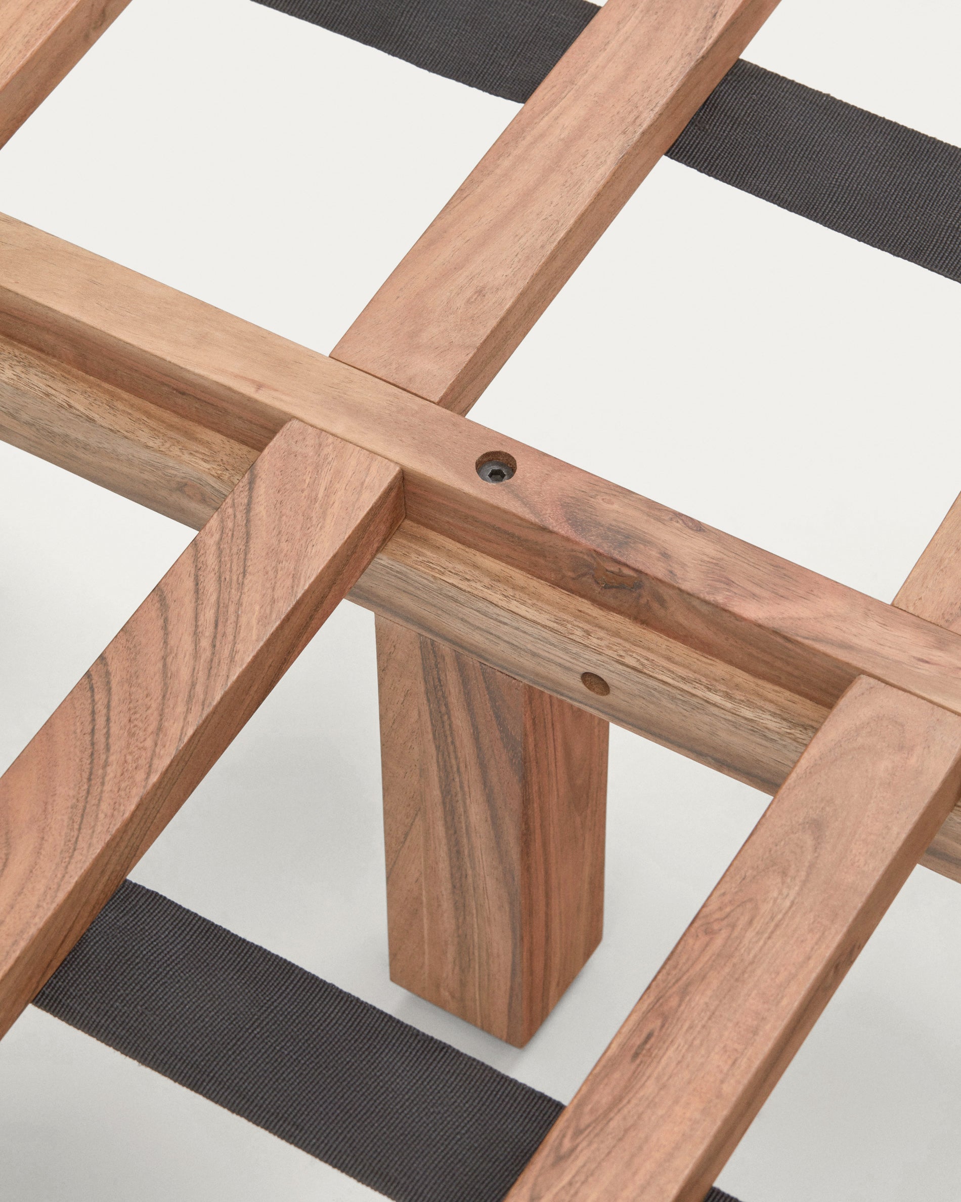 Licia bed made from solid mango wood and black painted metal, for a 160 x 200 cm mattress - Detail