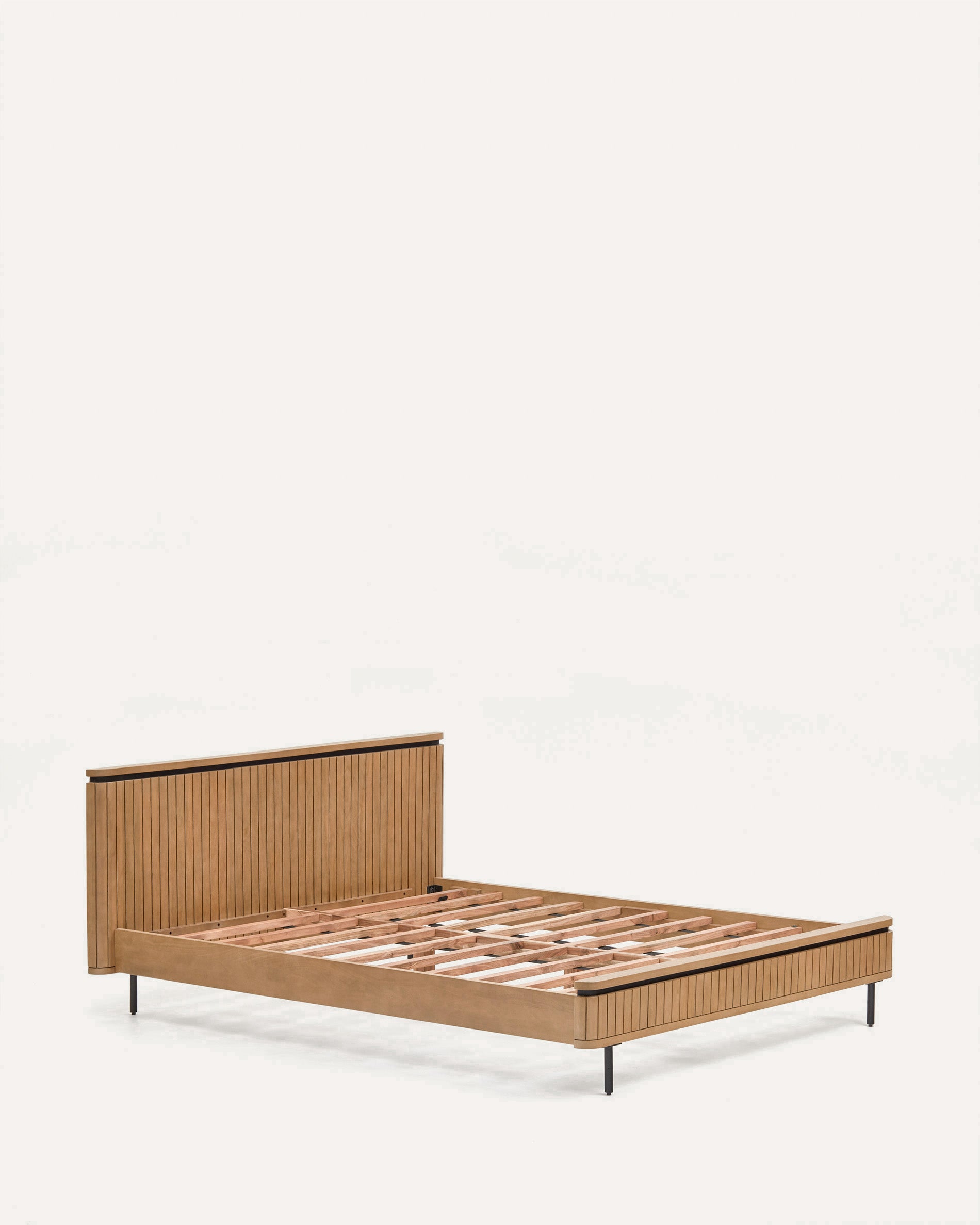 Licia bed made from solid mango wood and black painted metal, for a 160 x 200 cm mattress - Product View