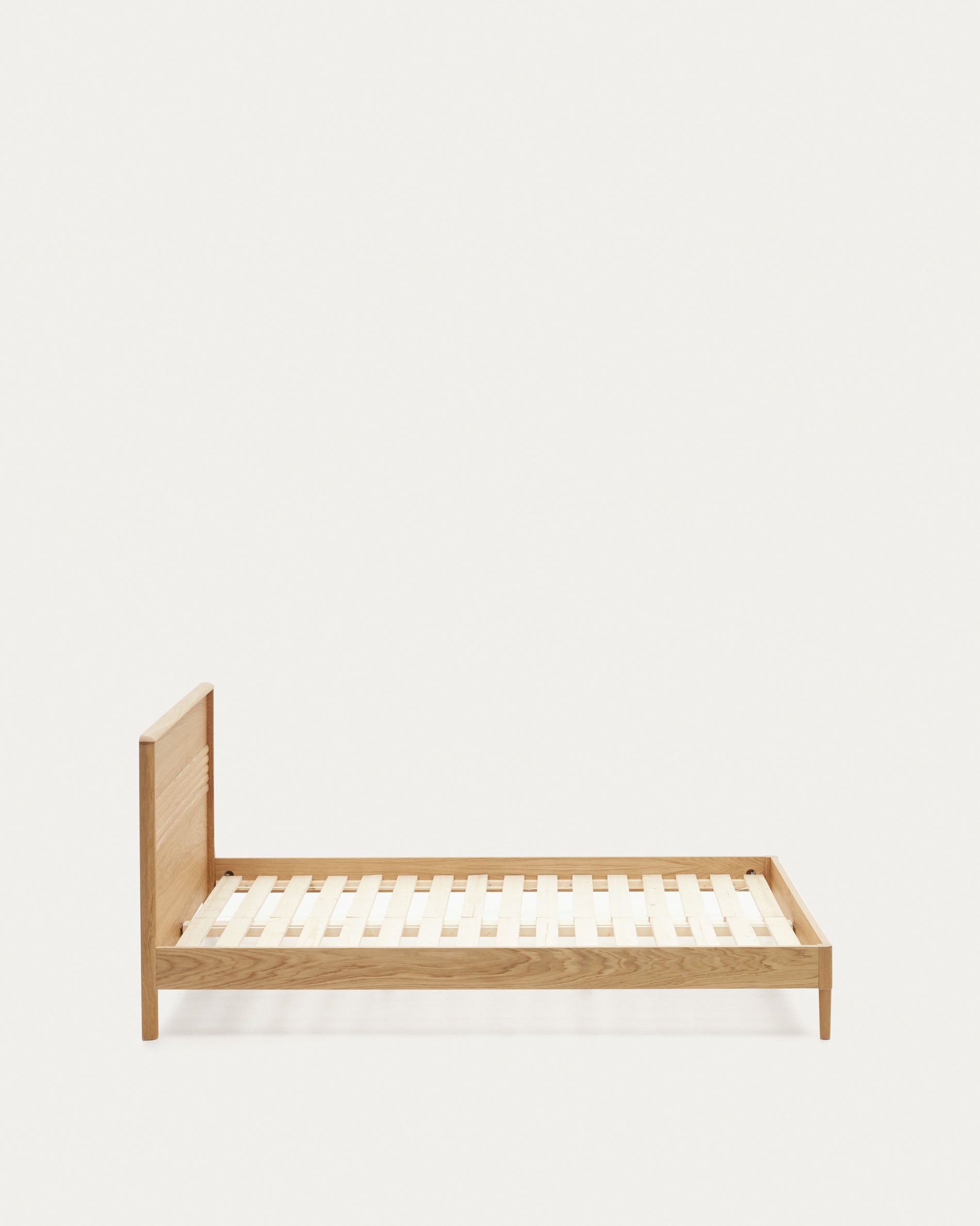 Lenon bed in solid oak and oak wood veneer for 180 x 200 cm mattresses, FSC MIX Credit - Product View