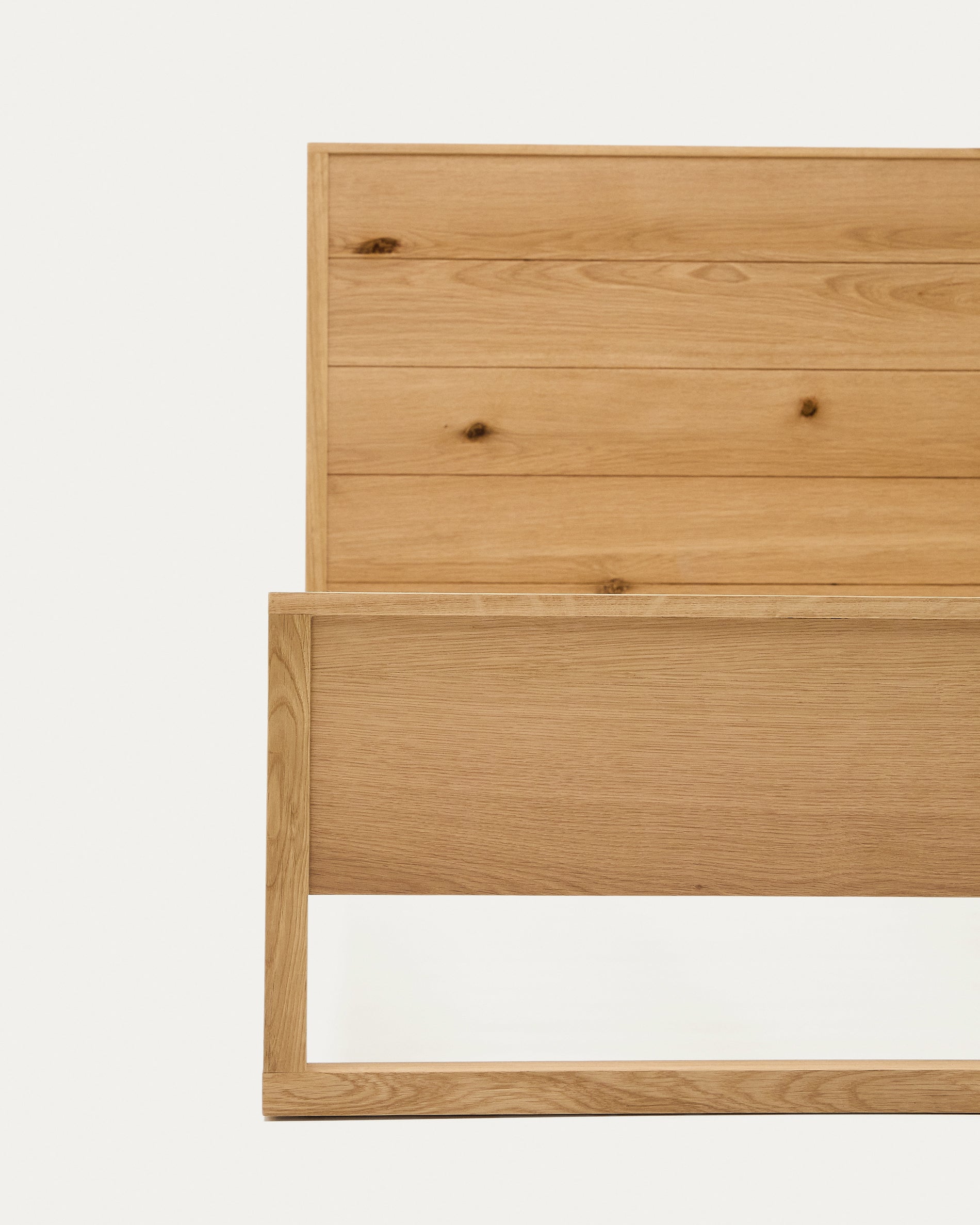 Alguema bed in oak veneer with natural finish for 180 x 200cm mattress - Detail