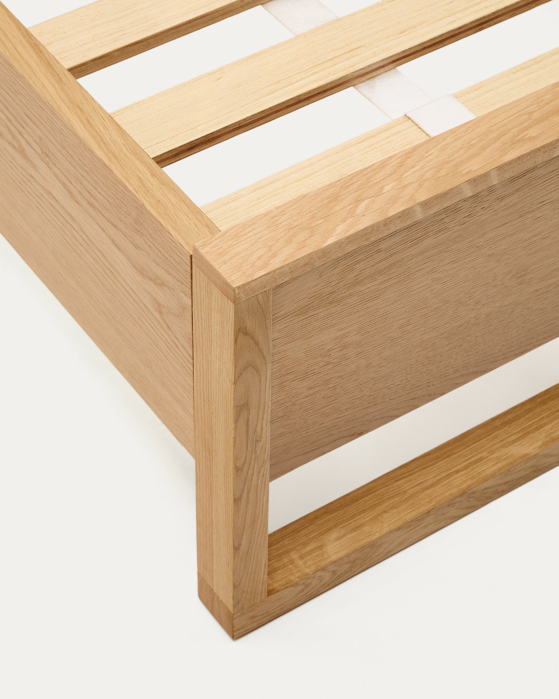 Alguema bed in oak veneer with natural finish for 90 x 190cm mattress - Detail
