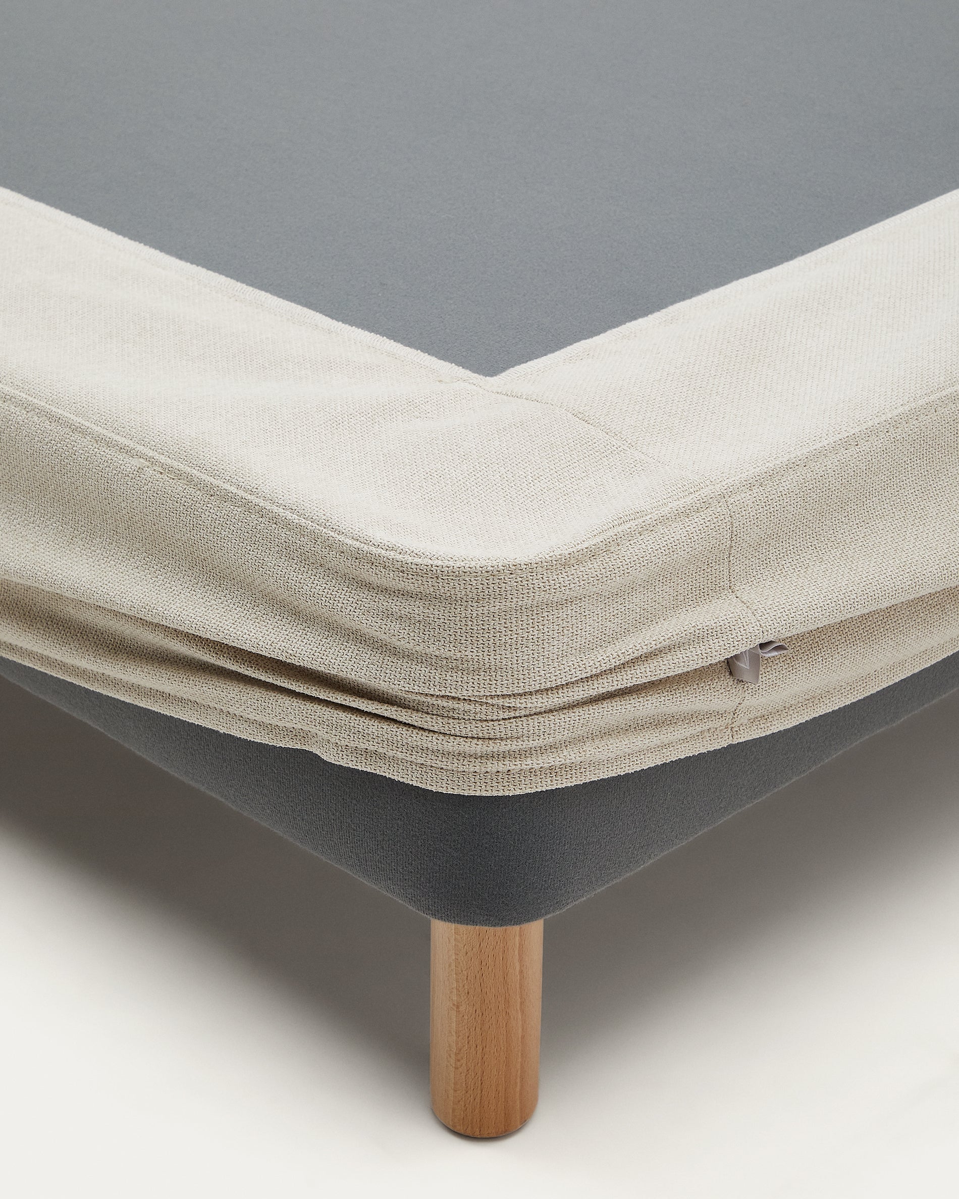 Ofelia base with ecru removable cover and solid beech wooden legs for a 180 x 200 cm mattress FSC Mix Credit - Detail