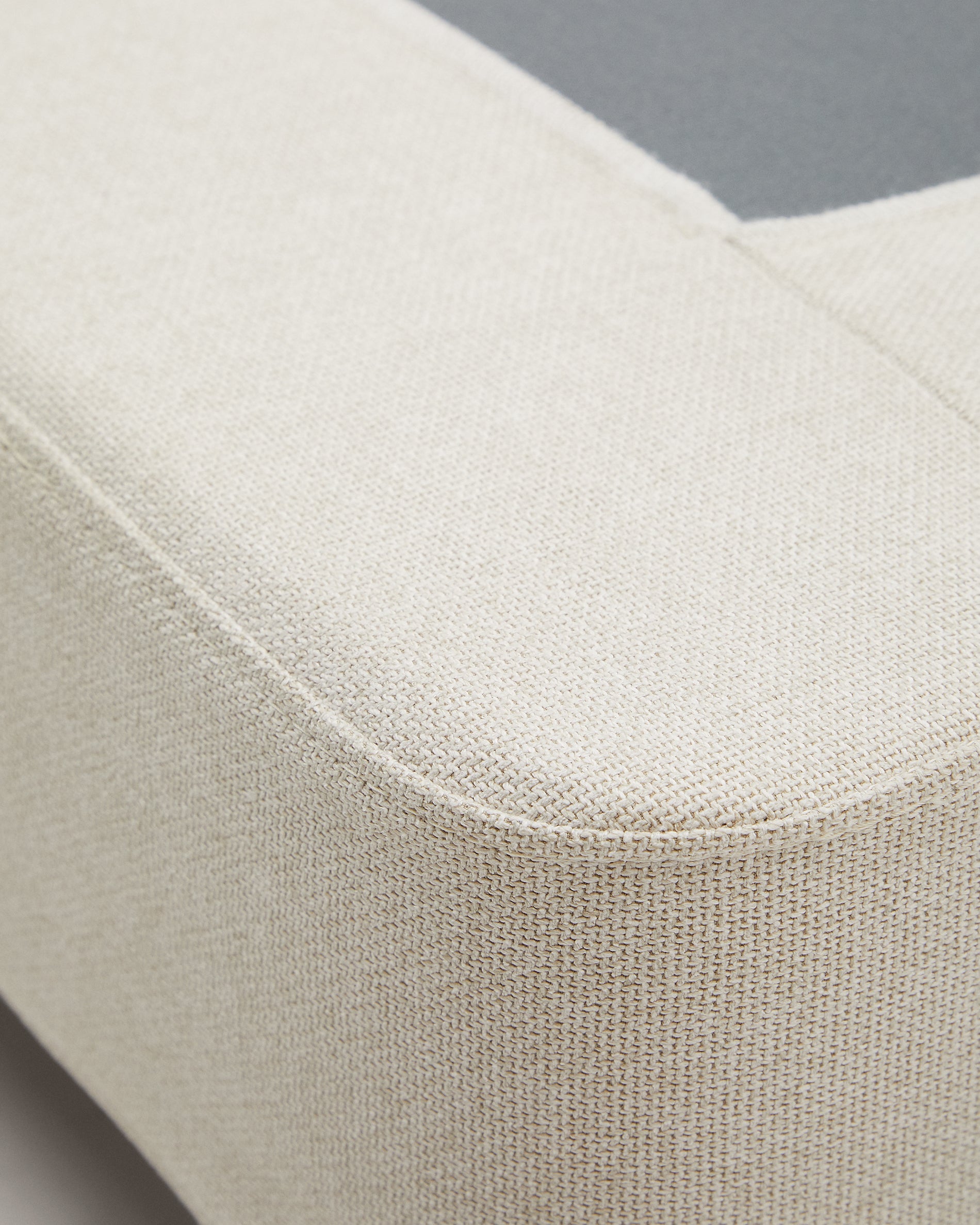 Ofelia base with ecru removable cover and solid beech wooden legs for a 180 x 200 cm mattress FSC Mix Credit - Detail