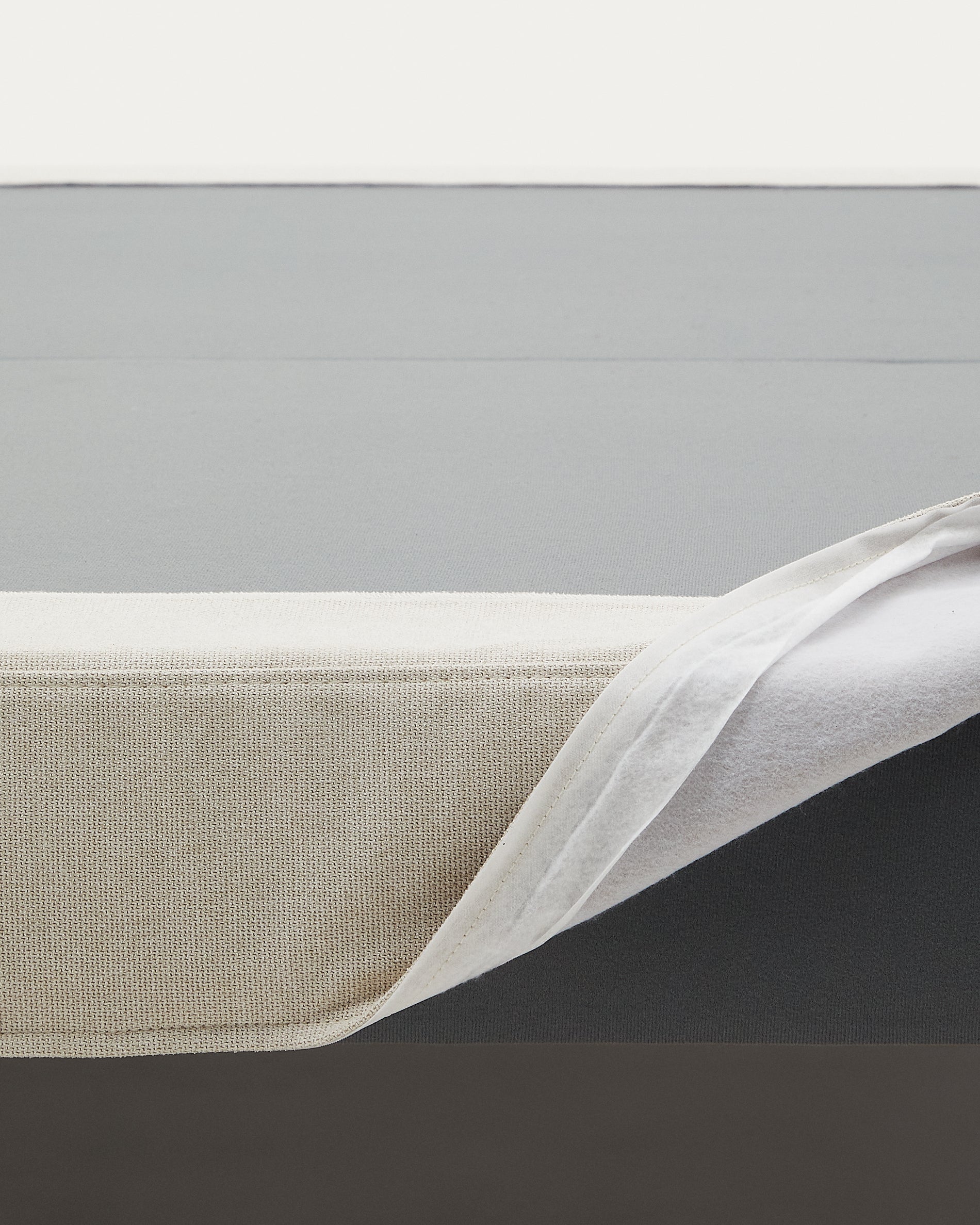 Ofelia base with ecru removable cover and solid beech wooden legs for a 180 x 200 cm mattress FSC Mix Credit - Detail