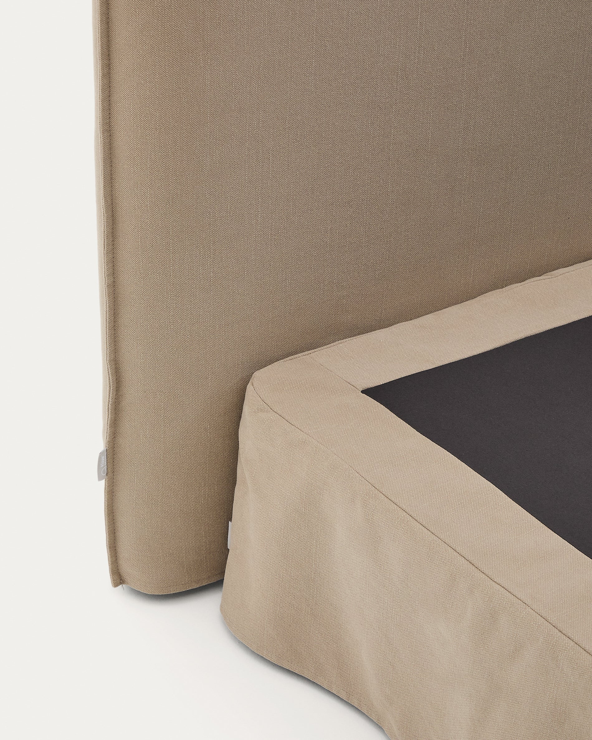 Jaira bed with removable linen and cotton cover in taupe for a 180 x 200 cm FSC Mix Credit mattress - Detail