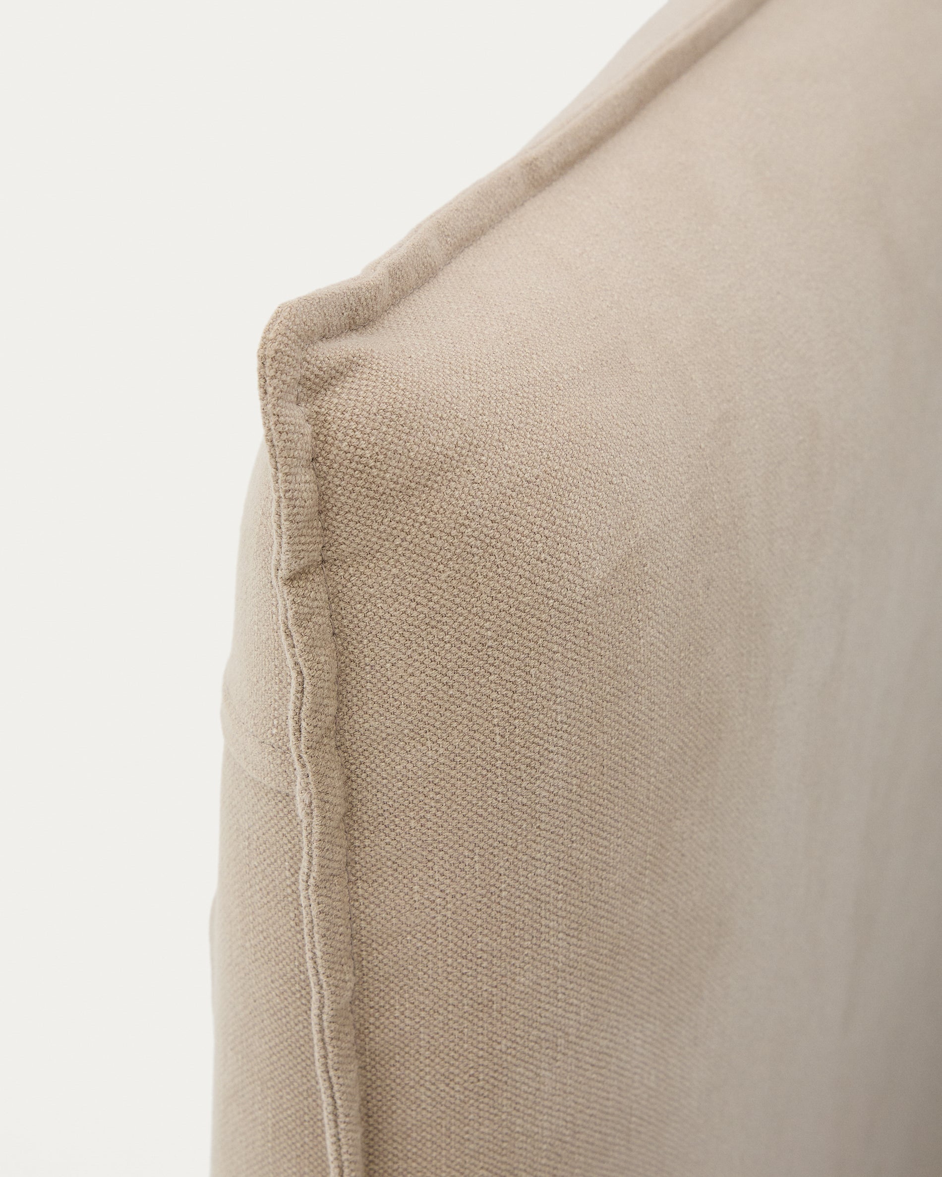 Jaira bed with removable linen and cotton cover in taupe for a 180 x 200 cm FSC Mix Credit mattress - Detail