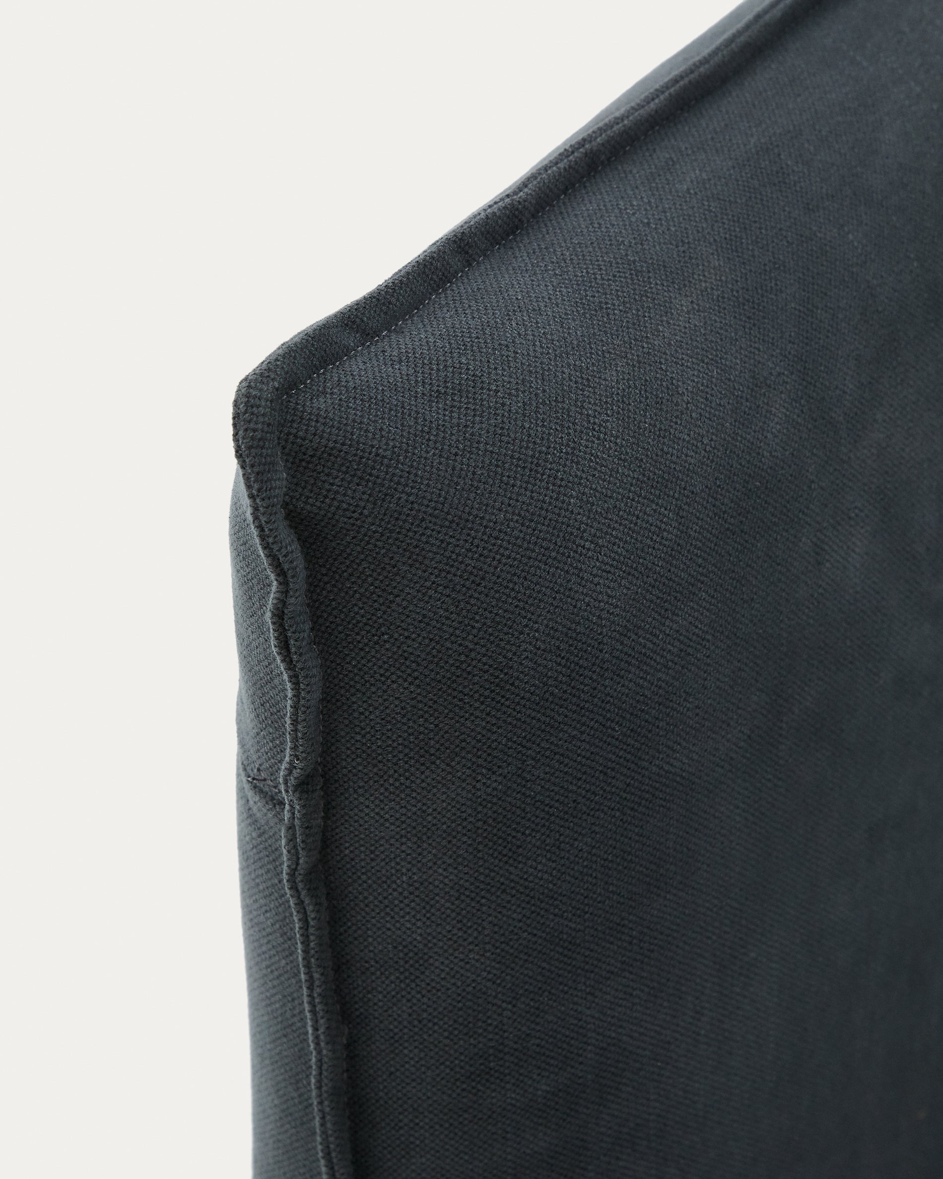 Anthracite grey linen and cotton Jaira bed base cover for a 160 x 200 cm mattress - Detail