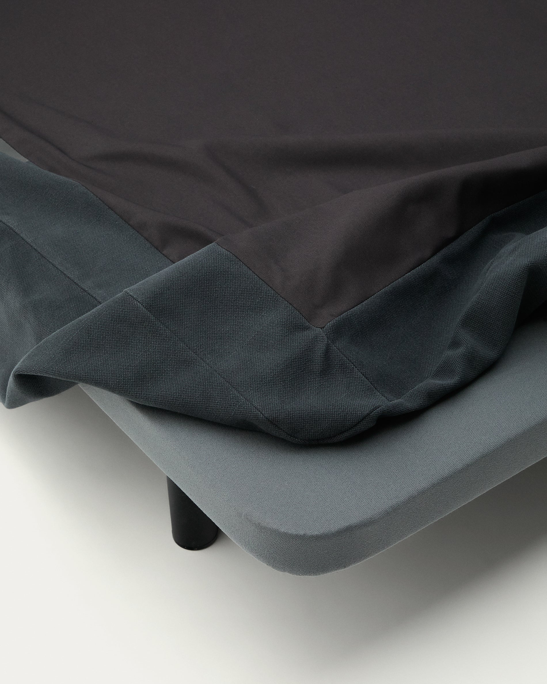 Anthracite grey linen and cotton Jaira bed base cover for a 90 x 200 cm mattress - Detail