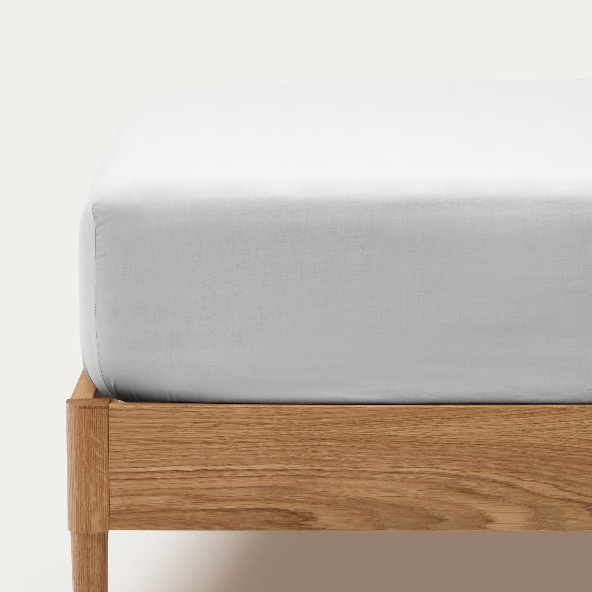 Teia 100% cotton percale fitted bed sheet 180 thread count in white, 90 x 200 cm - Product Image