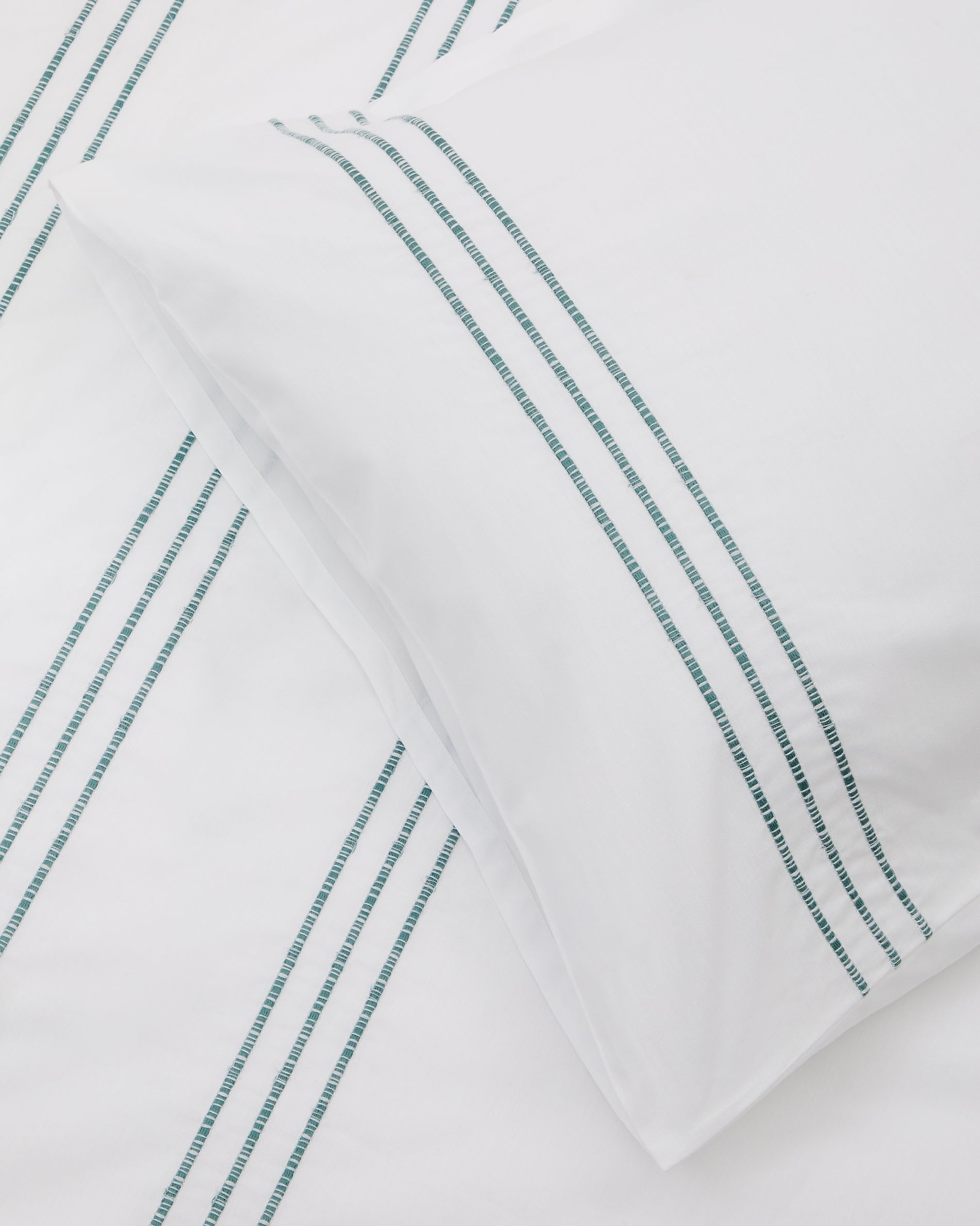 Saigan white embroidered bedspread and pillowcase set, 100% cotton percale, 180 thread count, for 90 cm bed