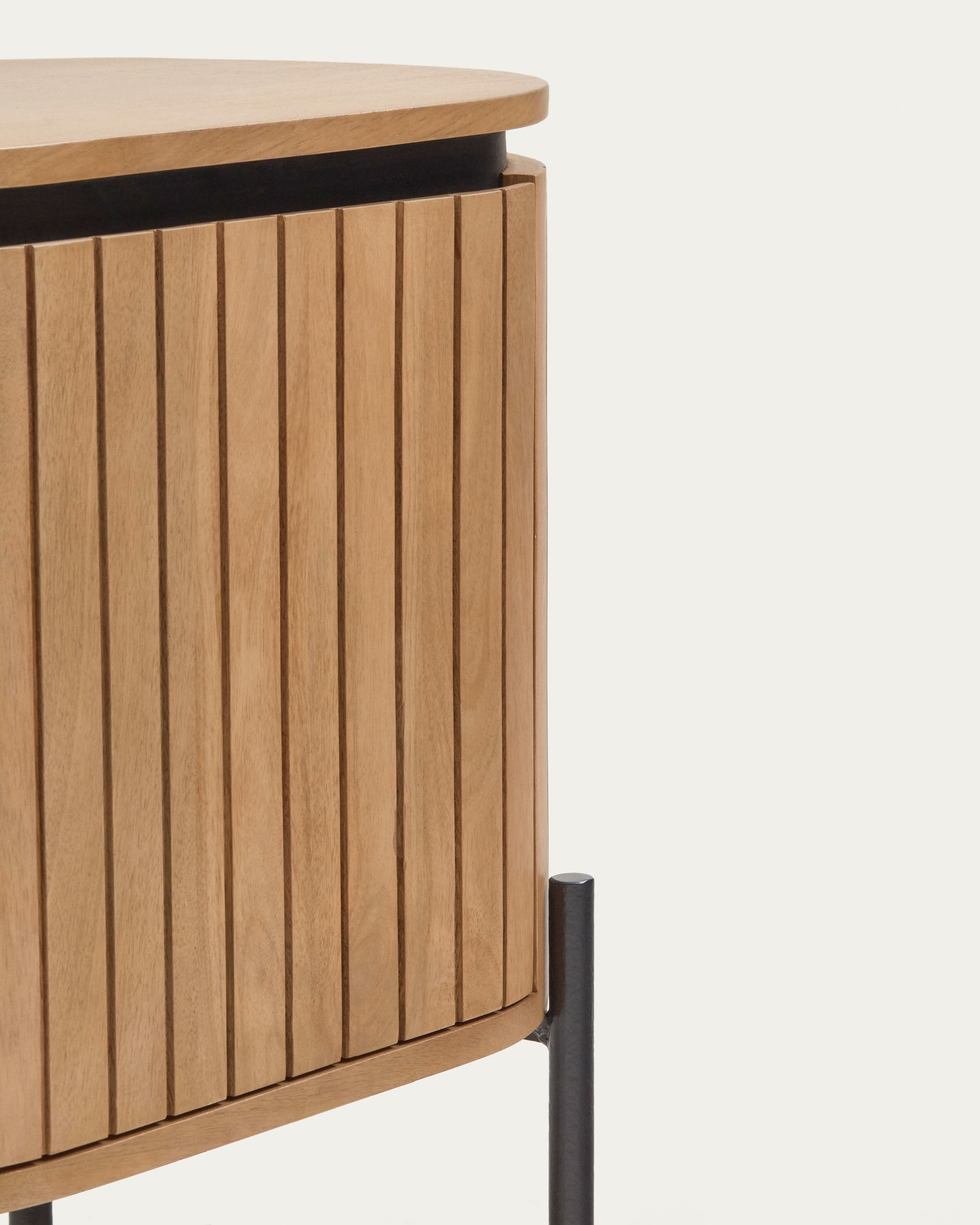 Licia mango wood bedside table with 1 door, with a natural finish and metal, 55 x 55 cm - Detail