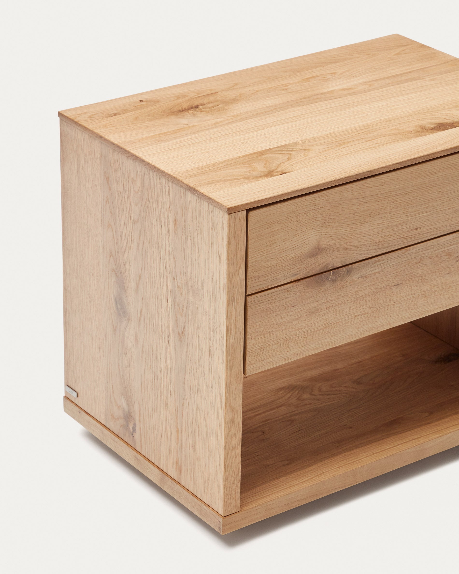 Alguema bedside table in oak wood veneer with natural finish, 60 x 50 cm - Detail