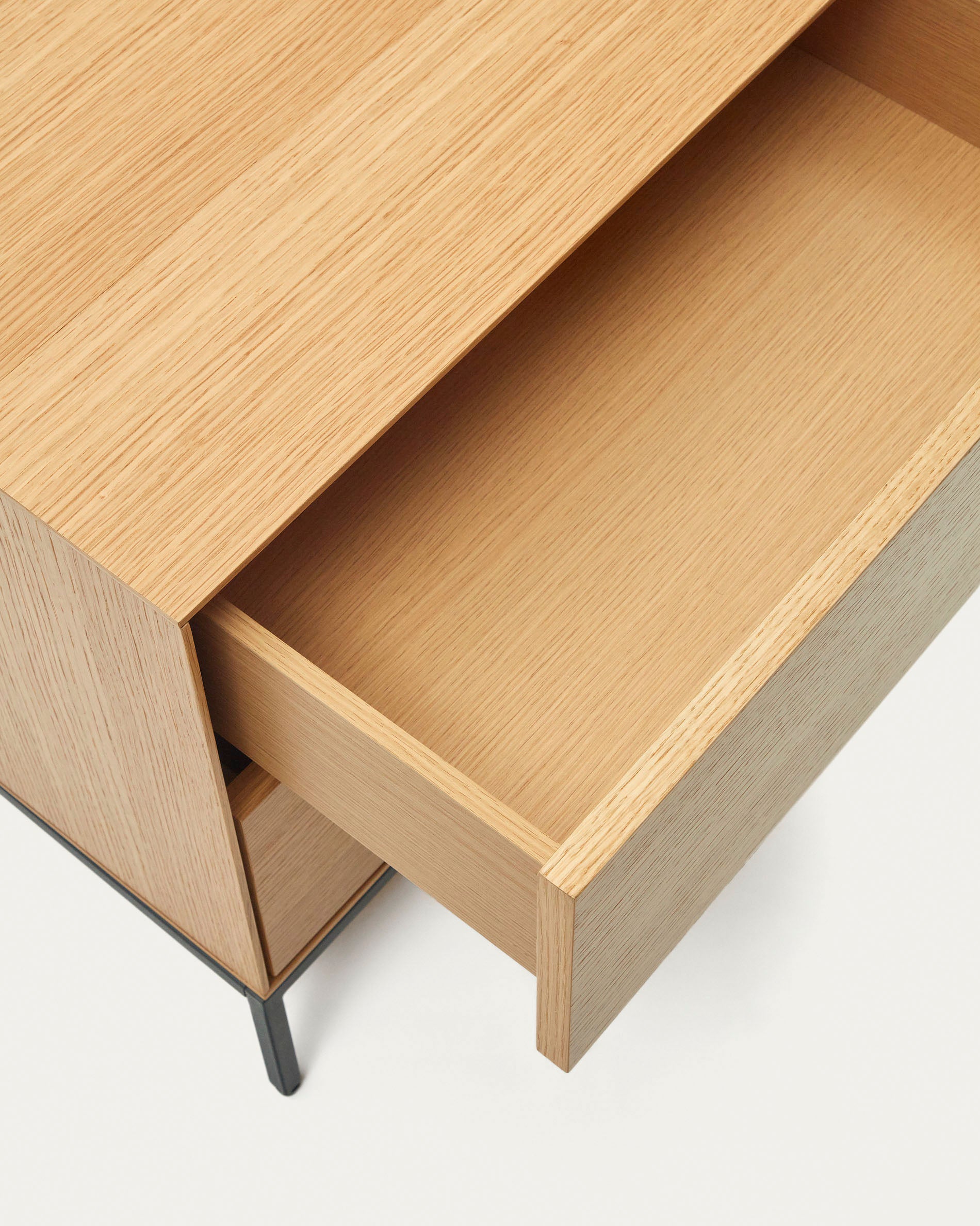 Vedrana beside table, 2 oak veneer drawers, and black steel legs, 60 x 55 cm - Detail