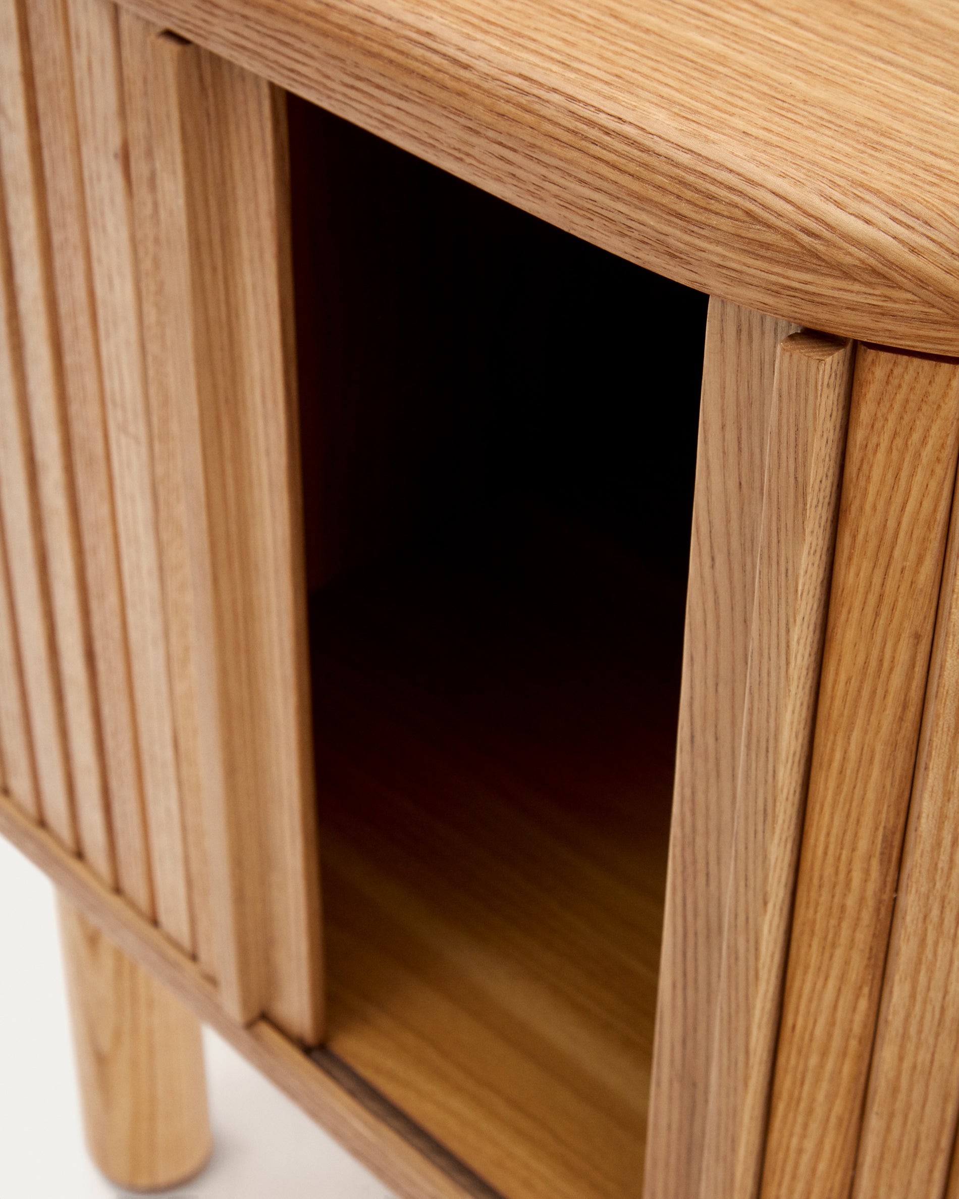 Mailen bedside table in ash veneer with a natural finish 50 x 55 cm - Detail