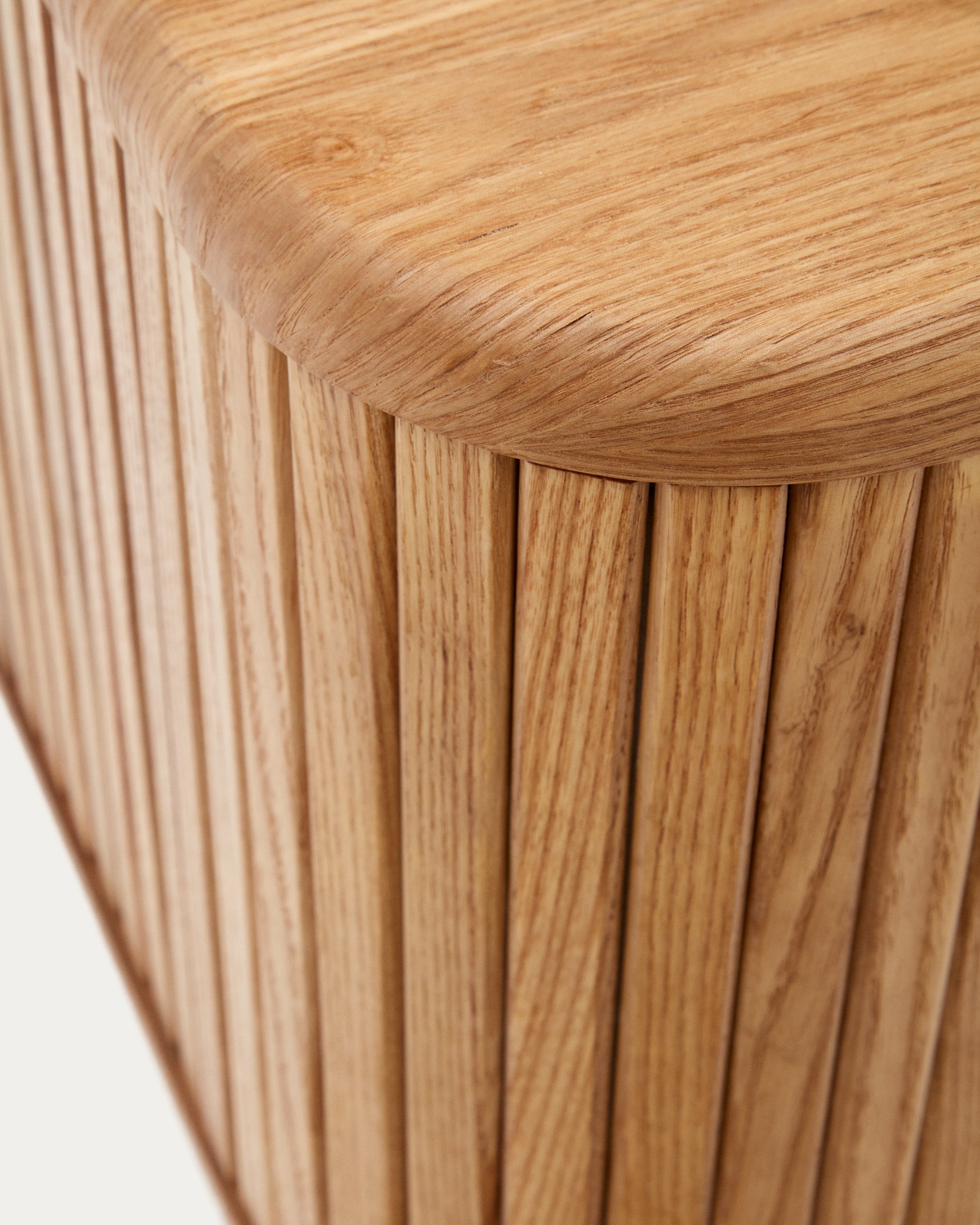 Mailen bedside table in ash veneer with a natural finish 50 x 55 cm - Detail