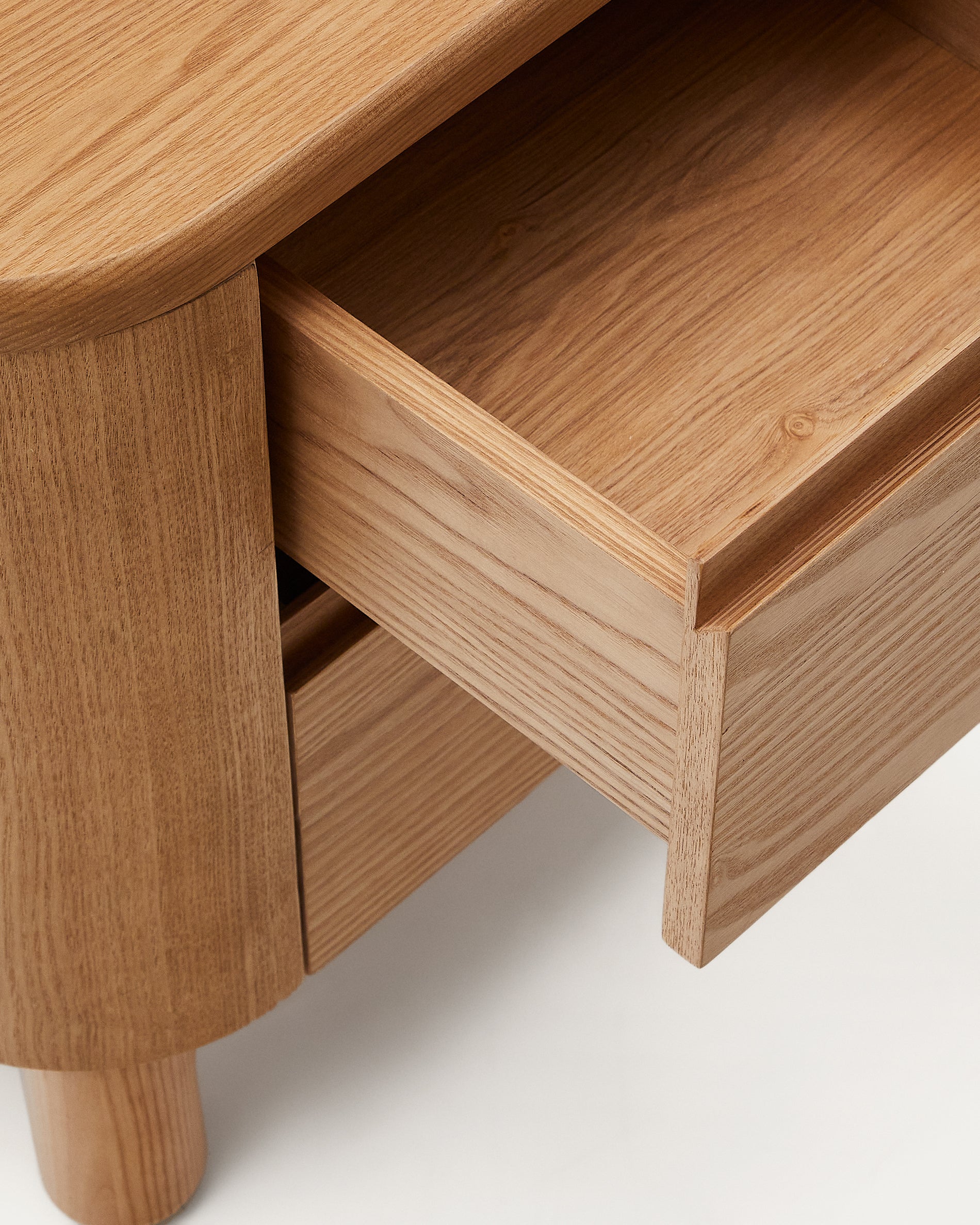 Salaya bedside table in ash plywood FSC Mix Credit, 55 cm x 50 cm - Detail