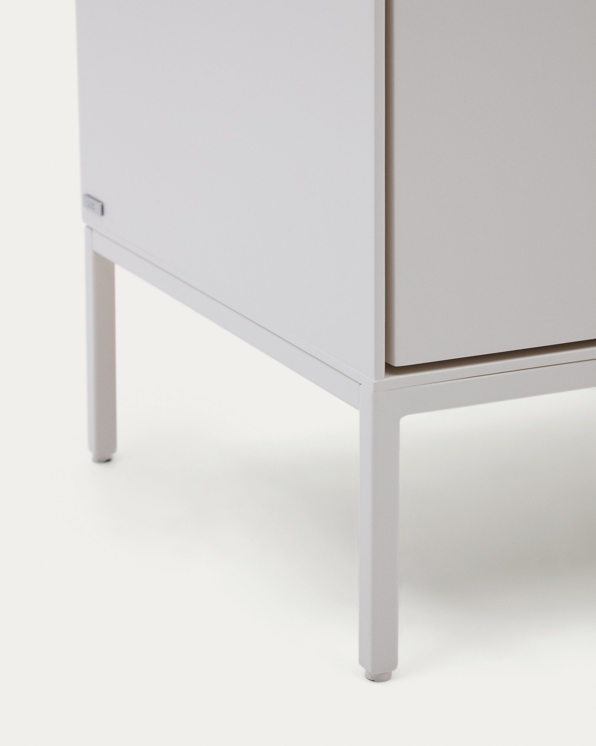 Vedrana two-drawer bedside table white lacquered MDF 60 x 55 cm - Detail