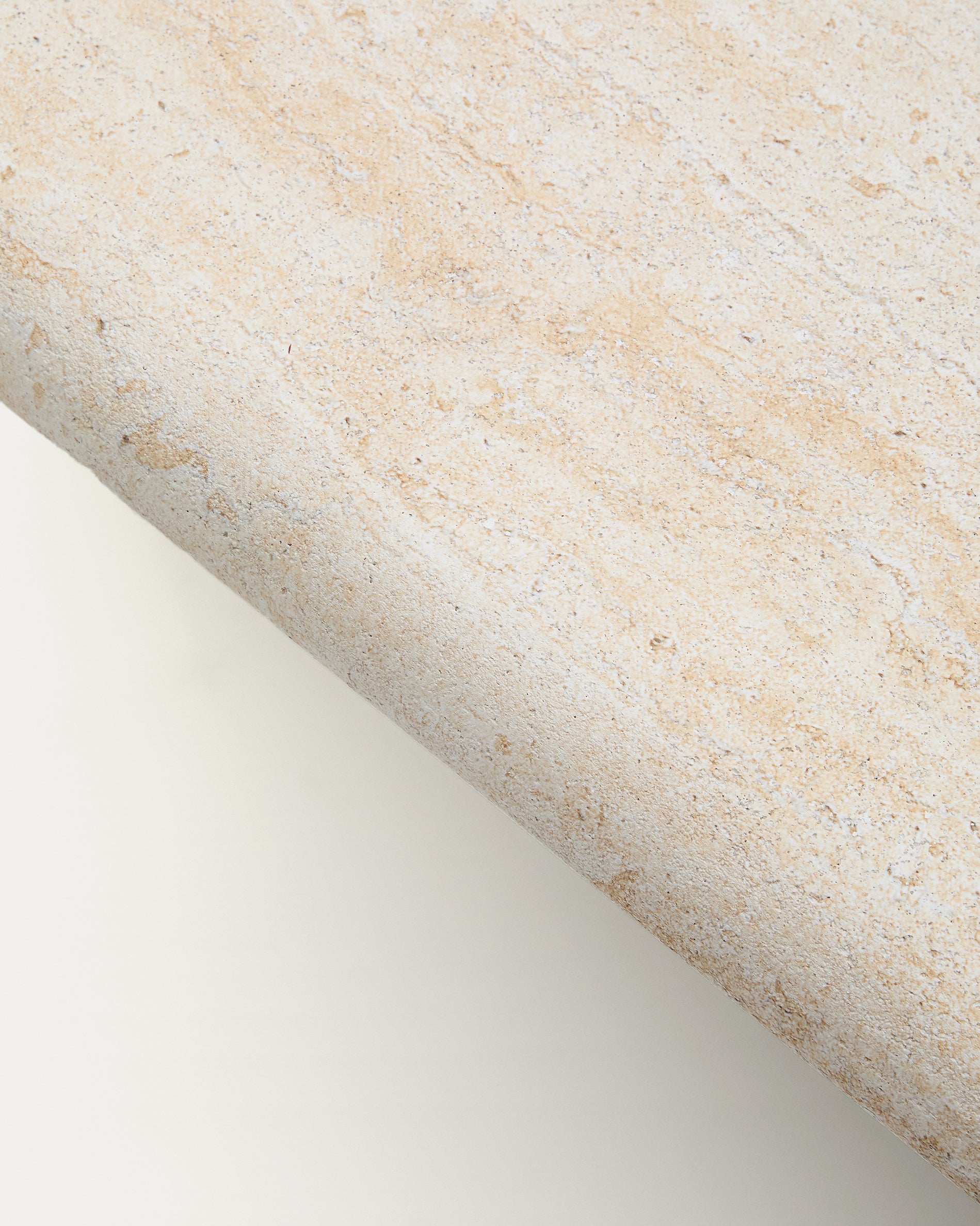Drasi coffee table in cement with travertine-effect finish 140 x 70cm - Detail