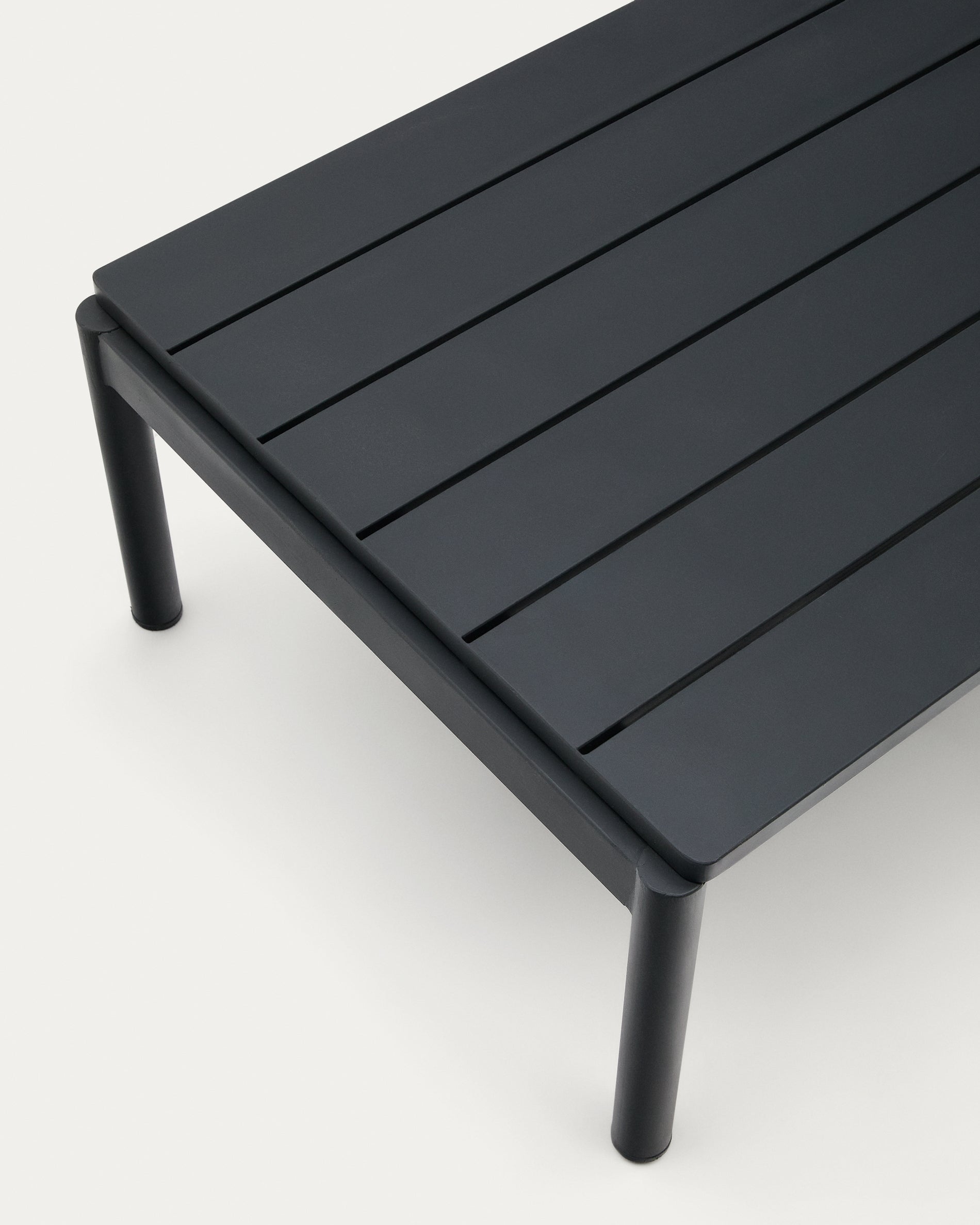 Sorells coffee table in grey aluminum 63 x 144,6 cm - Detail