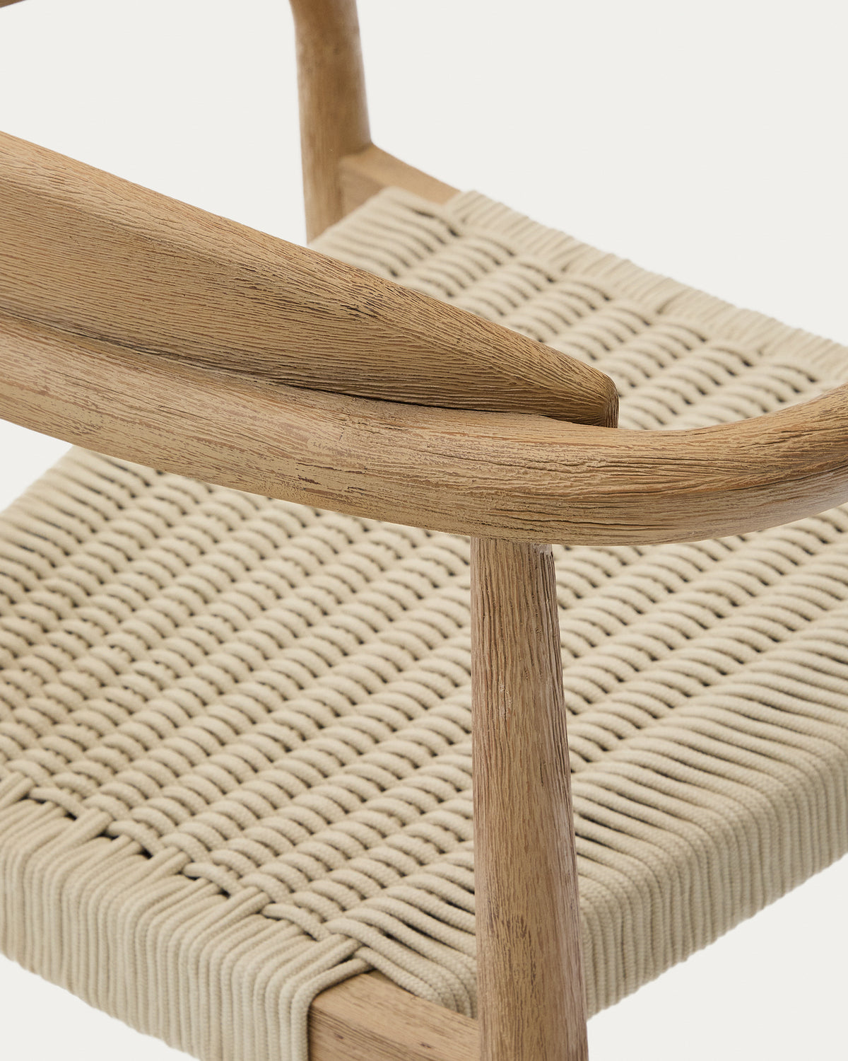 Aiguablava table set in beige concrete with 4 Nina chairs in solid acacia wood and ecru rope cord FSC 100% Ø 120cm - Detail