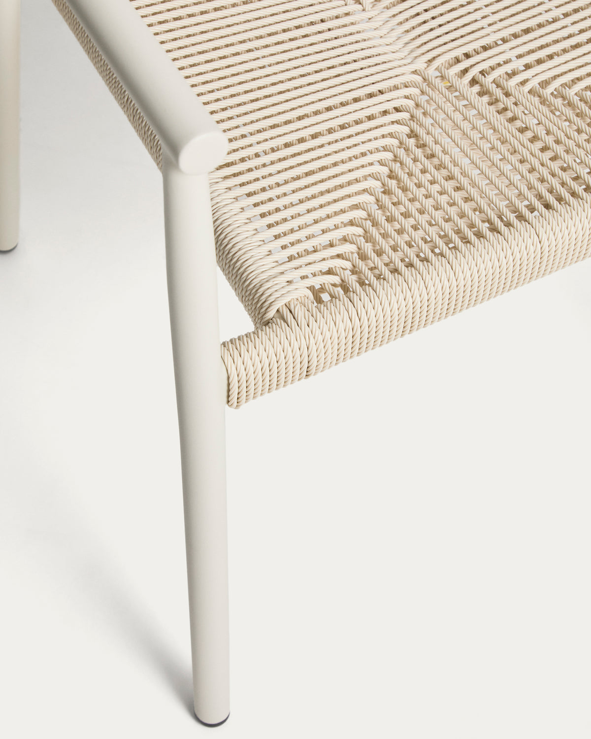 Anafi table set in sintered stone and ecru aluminium with 4 Livadia chairs in ecru aluminium 180 x 90cm - Detail