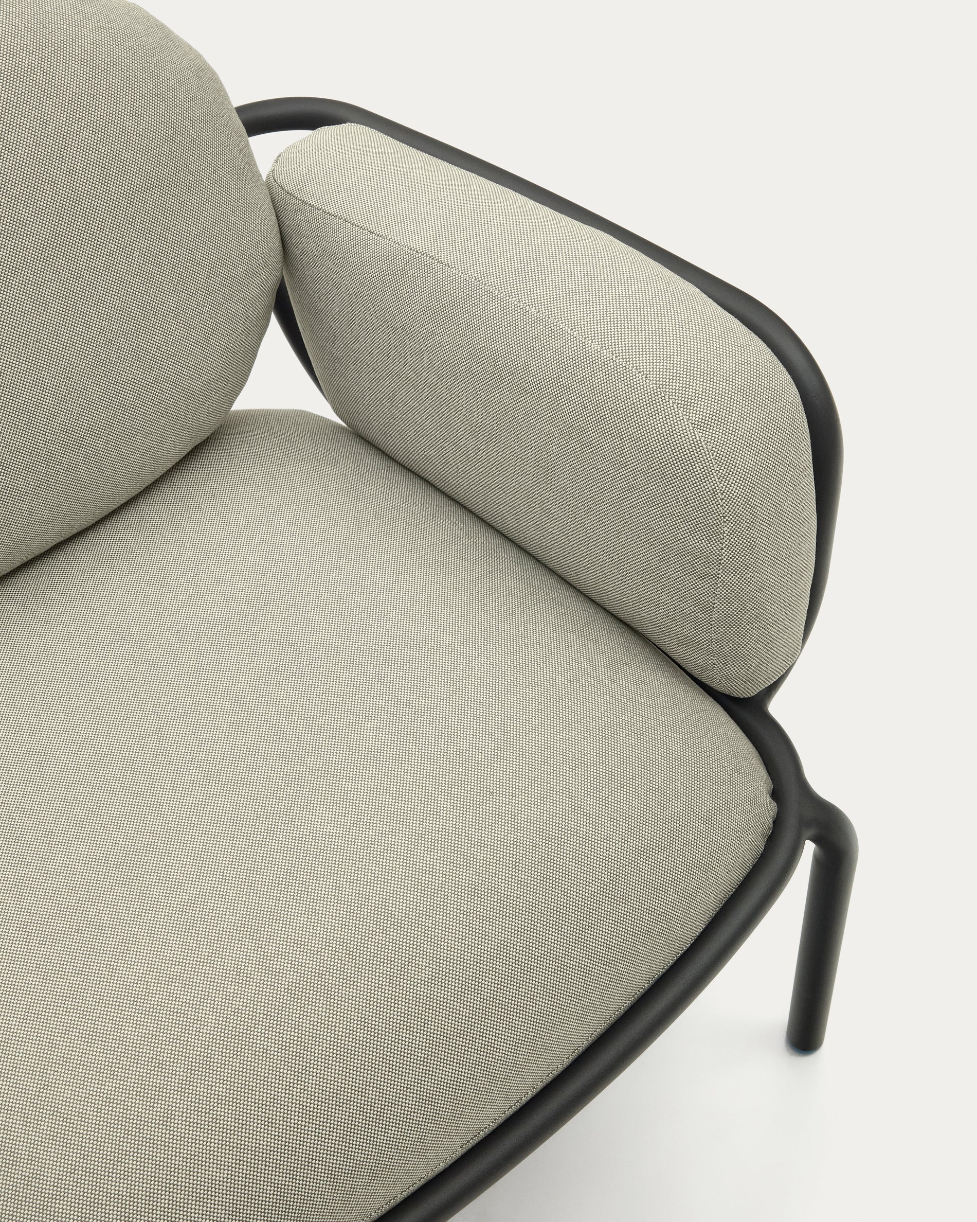 Joncols outdoor armchair with beige upholstery and aluminium with grey painted finish - Detail
