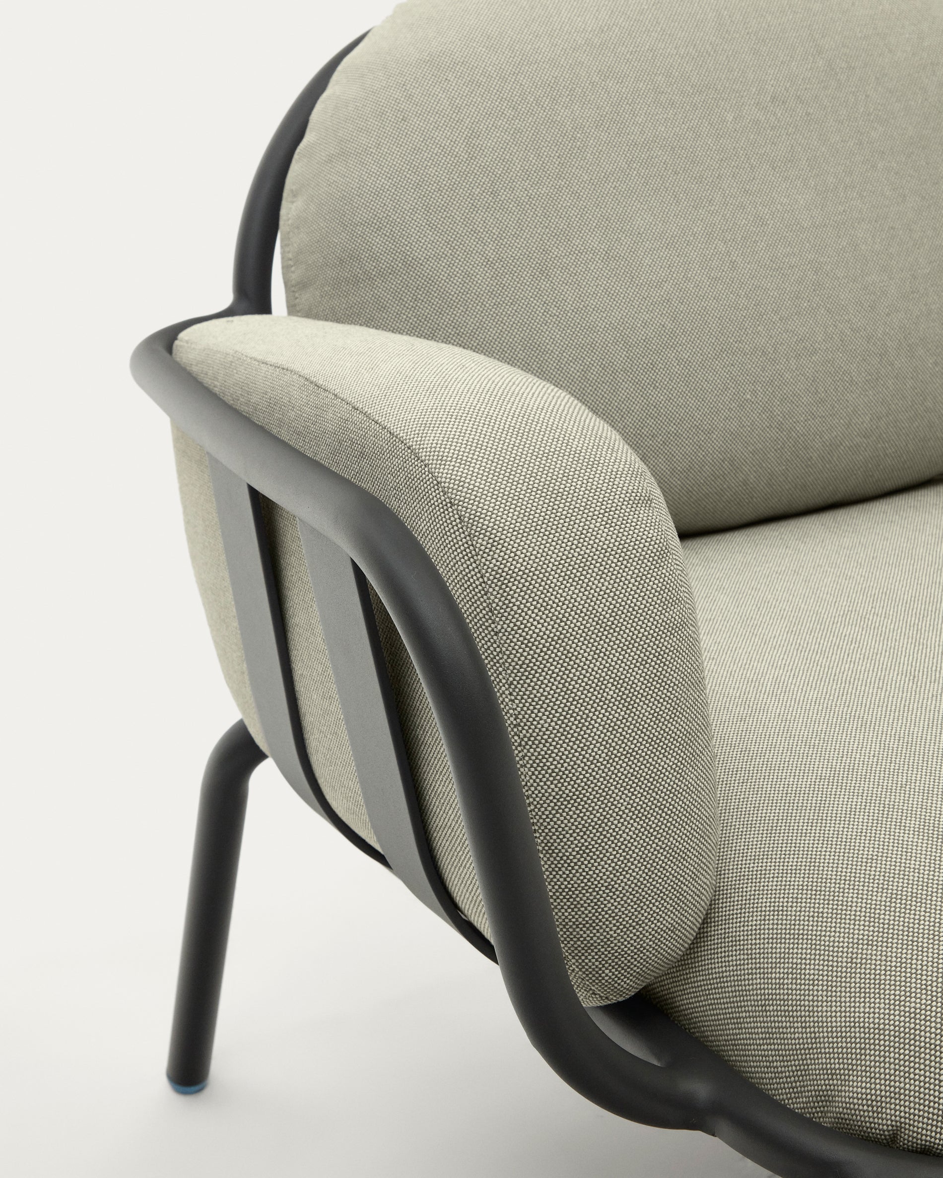 Joncols outdoor armchair with beige upholstery and aluminium with grey painted finish - Detail