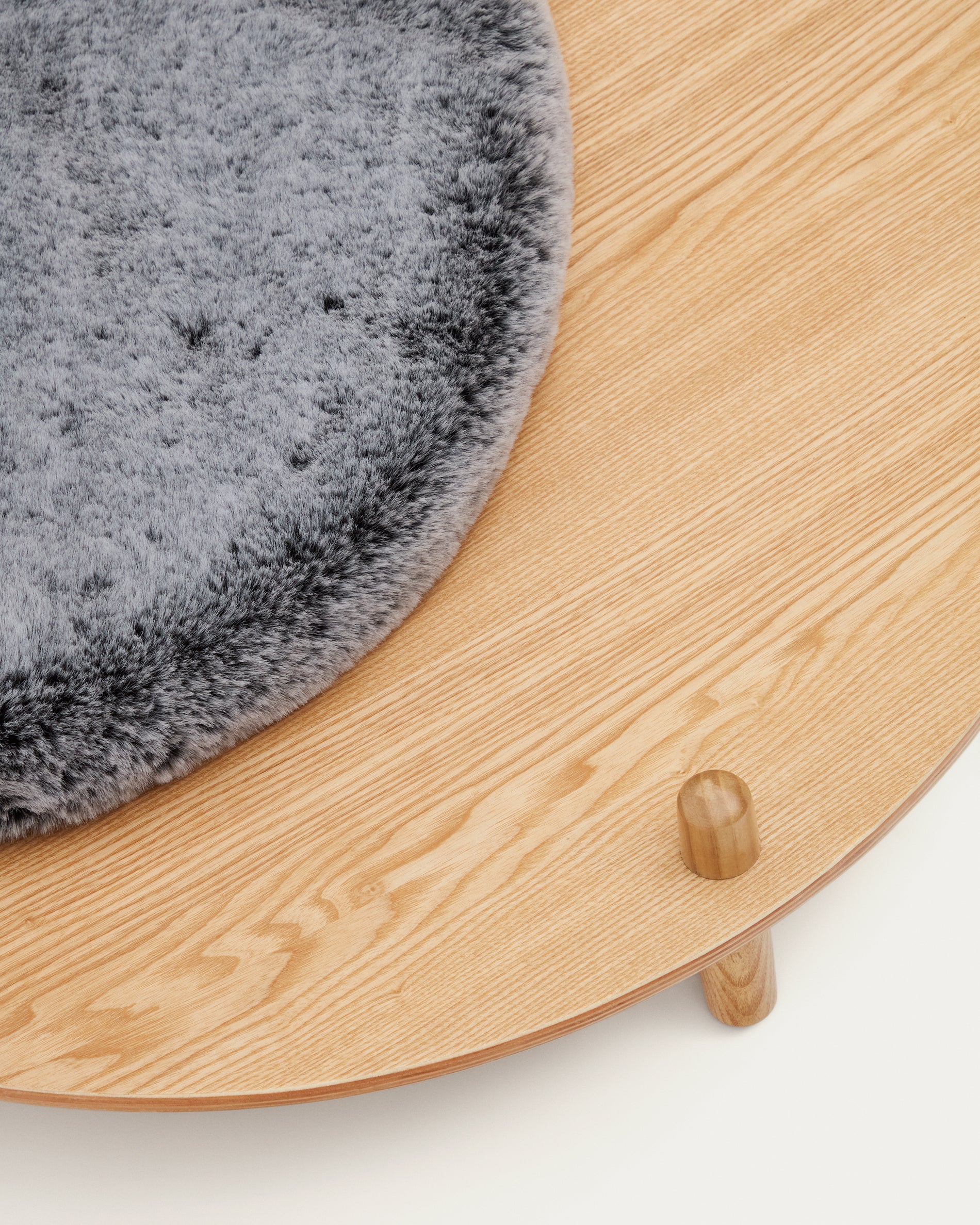 Bunola bed for pets made of ash plywood and cushion in grey fur, Ø 70 cm - Detail