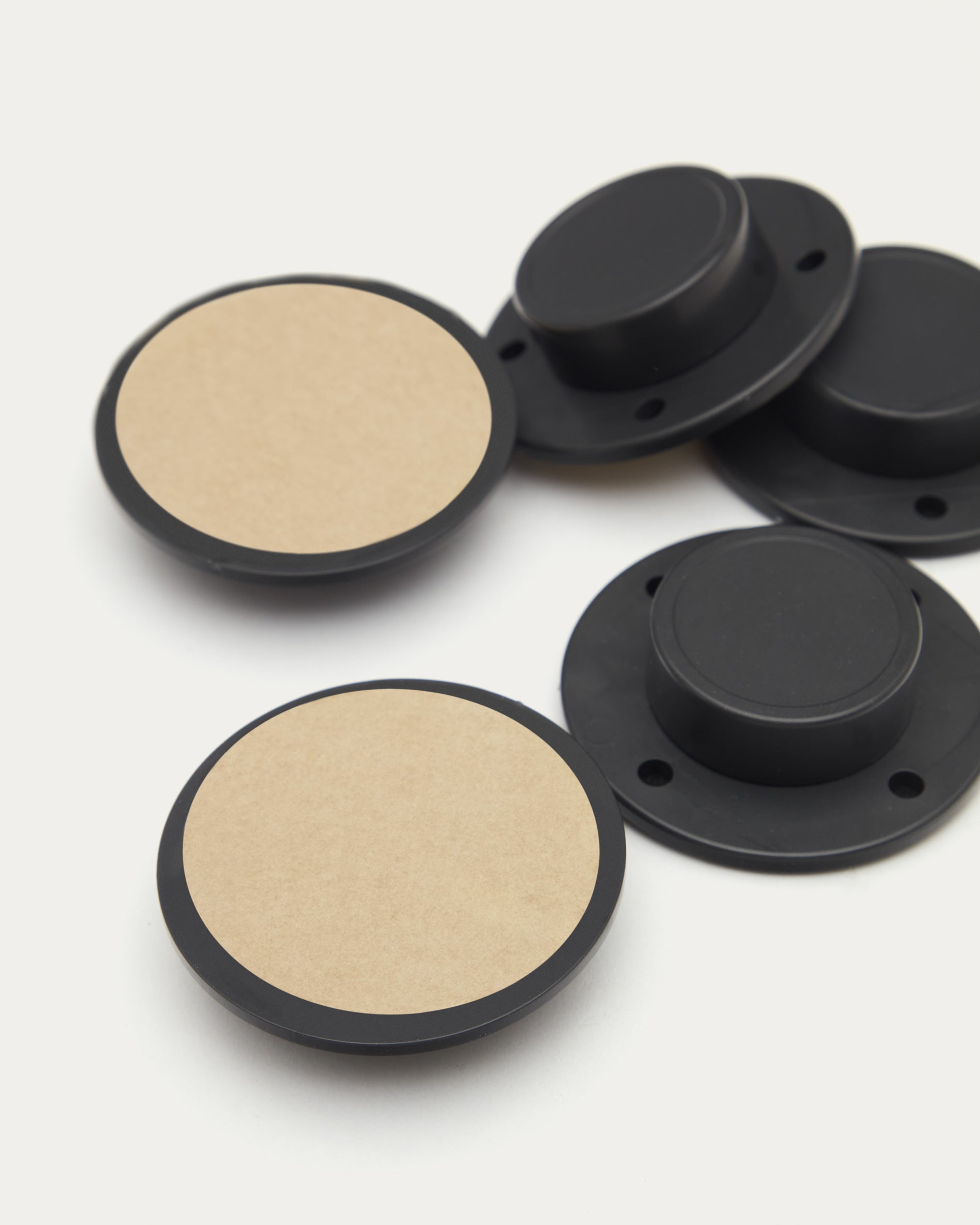 Set of 5 adjustable feet with adhesive, for the Litto shelves - Detail