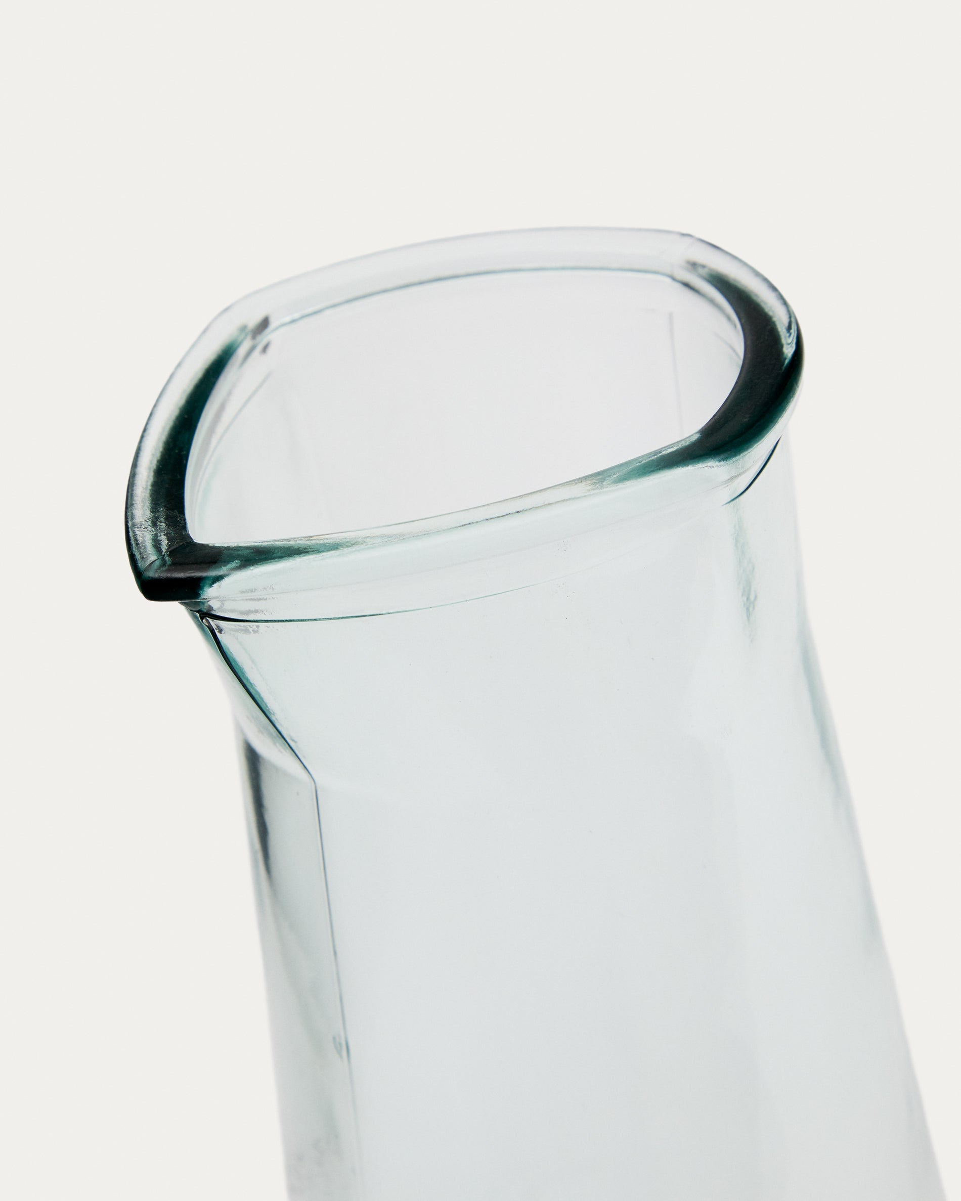 Izai transparent recycled glass jug - Detail