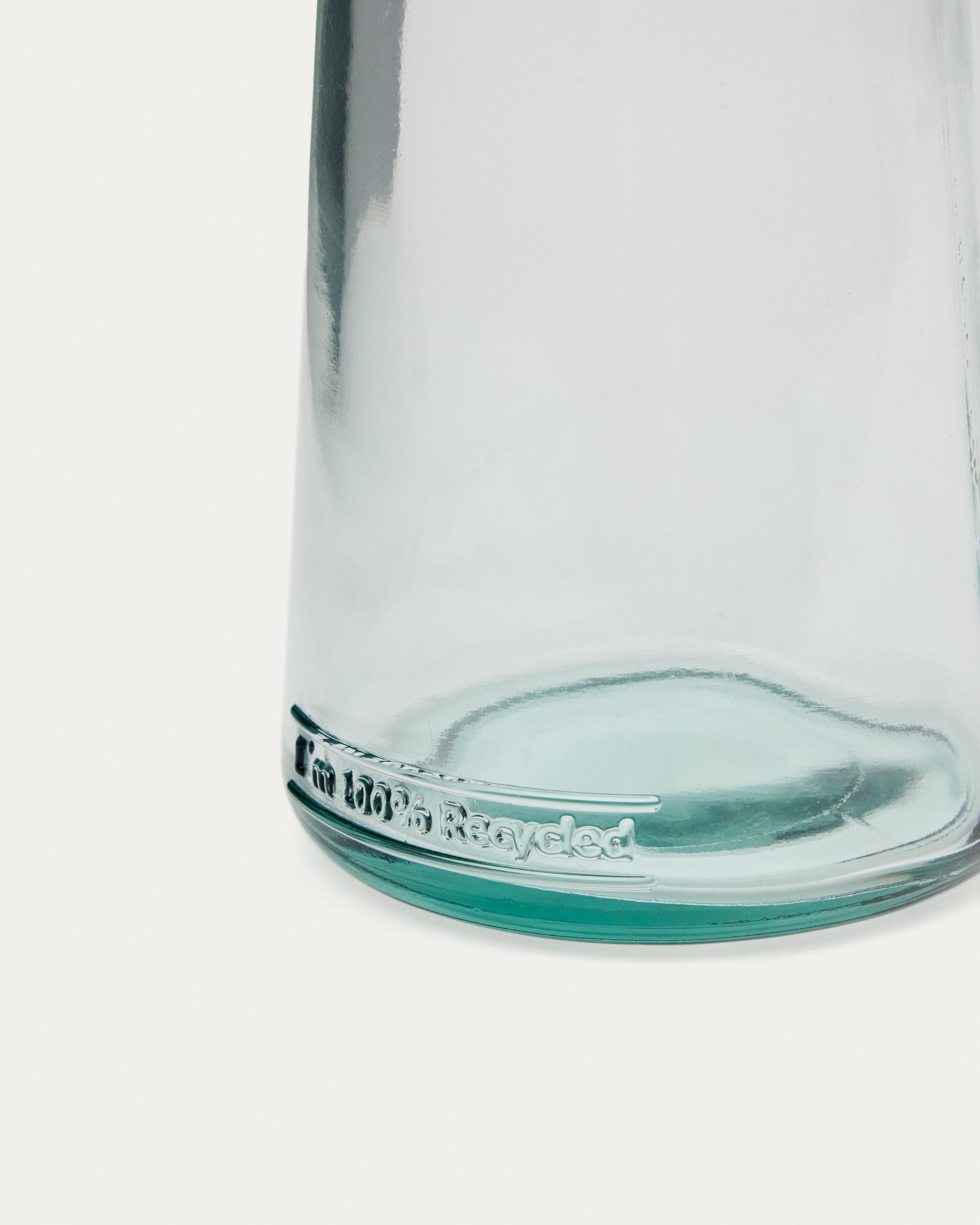 Izai transparent recycled glass jug - Detail