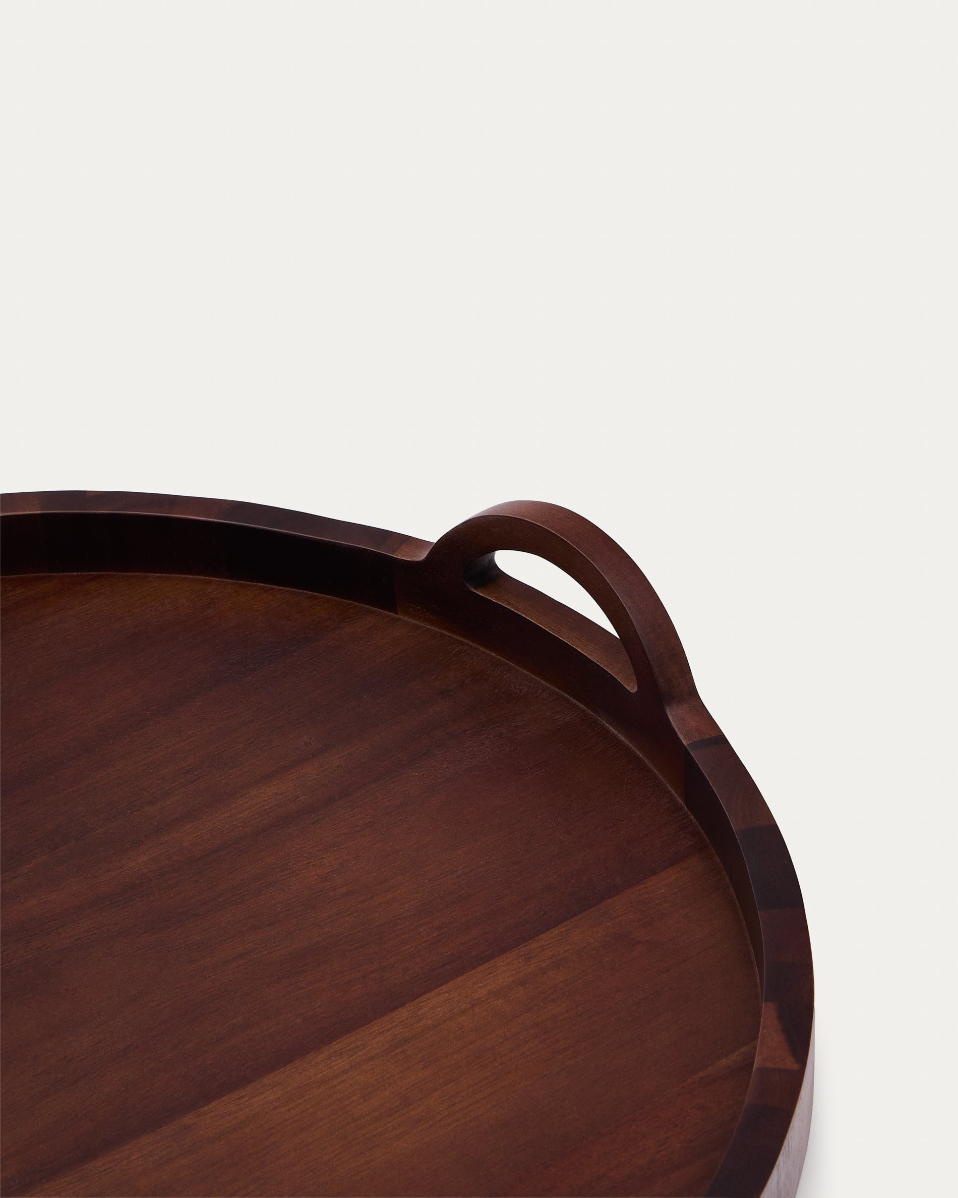 Zoa tray made of acacia wood in a dark finish FSC 100% Ø50 cm - Detail