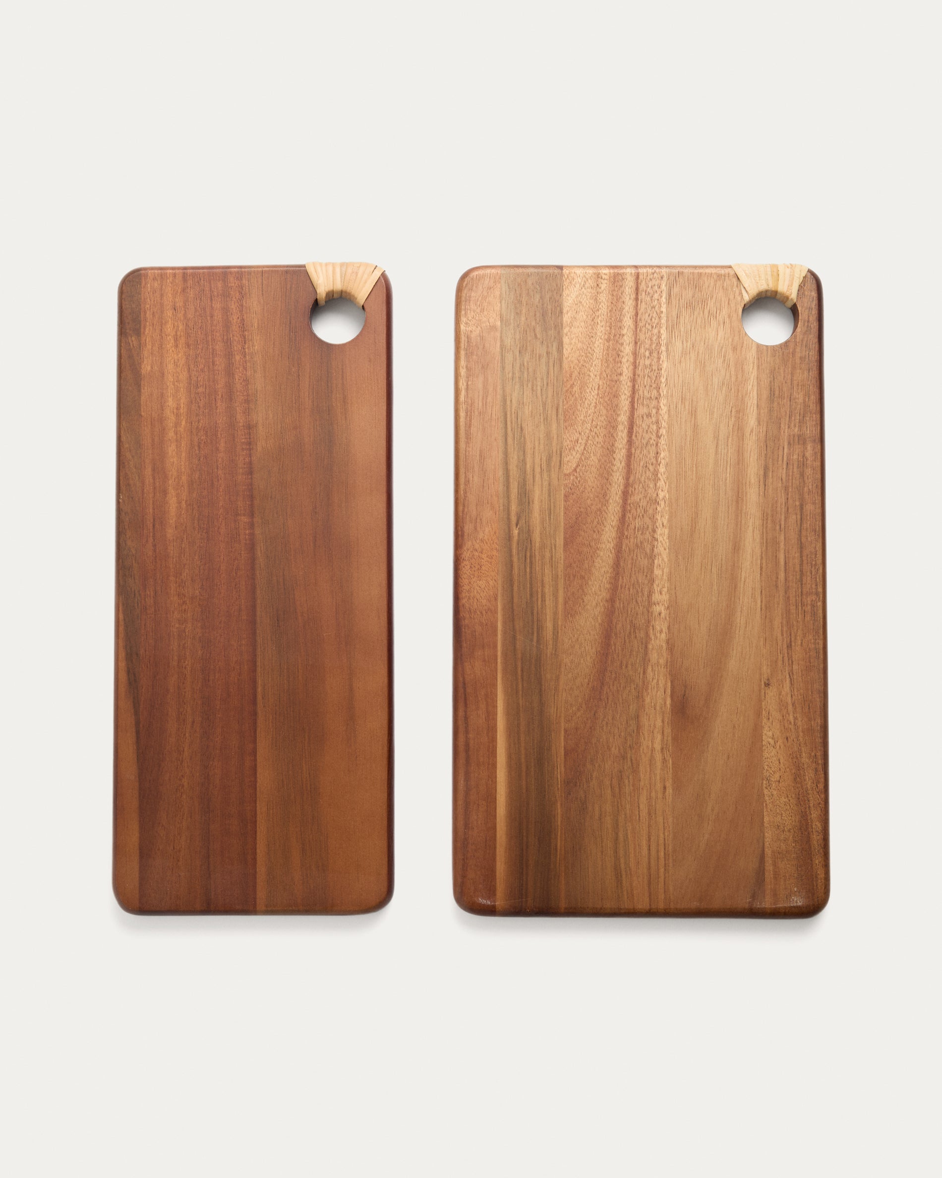 Sardis serving board in FSC 100% acacia wood and rattan 35 x 20 cm - Product View
