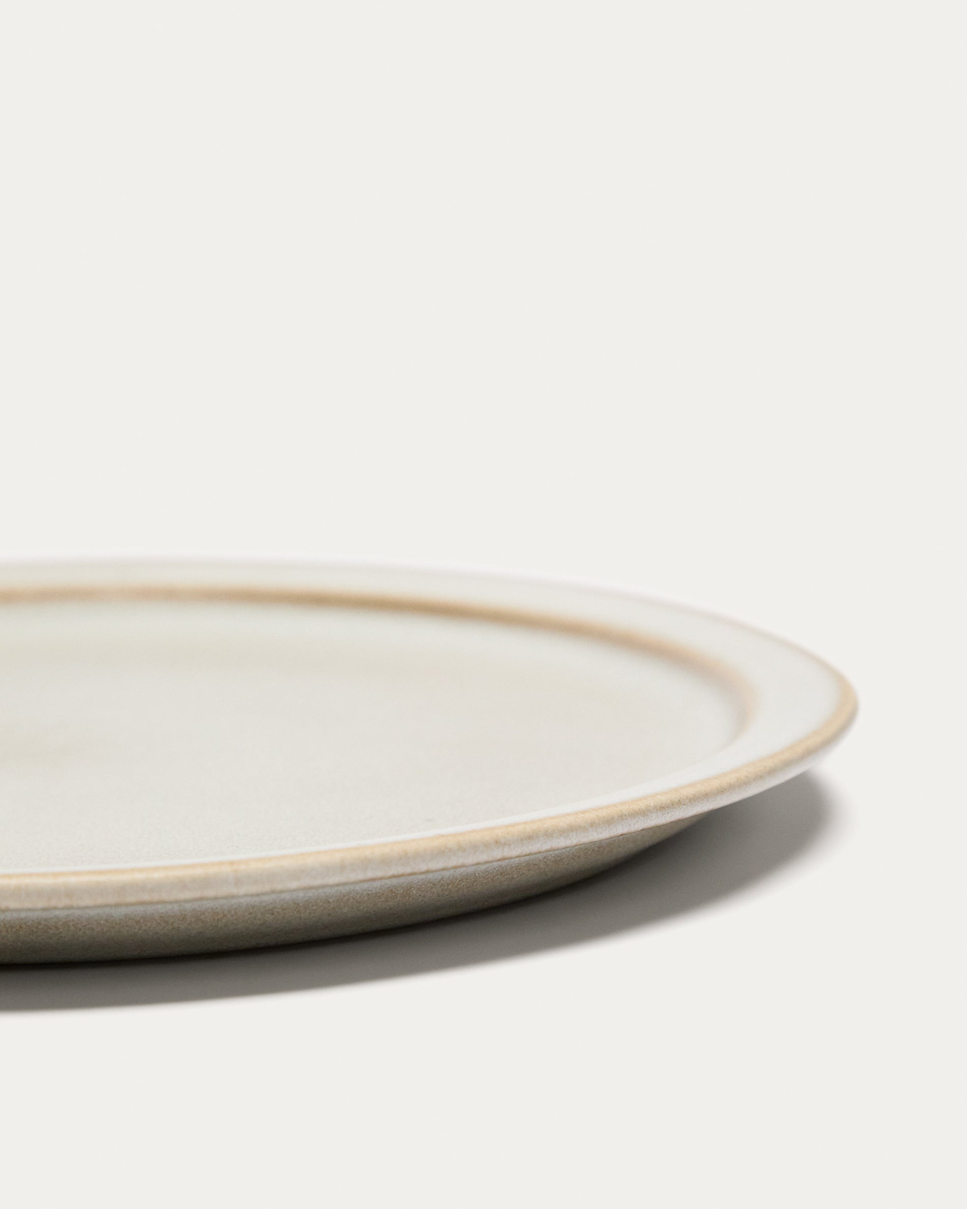 White ceramic Coval dessert plate - Detail