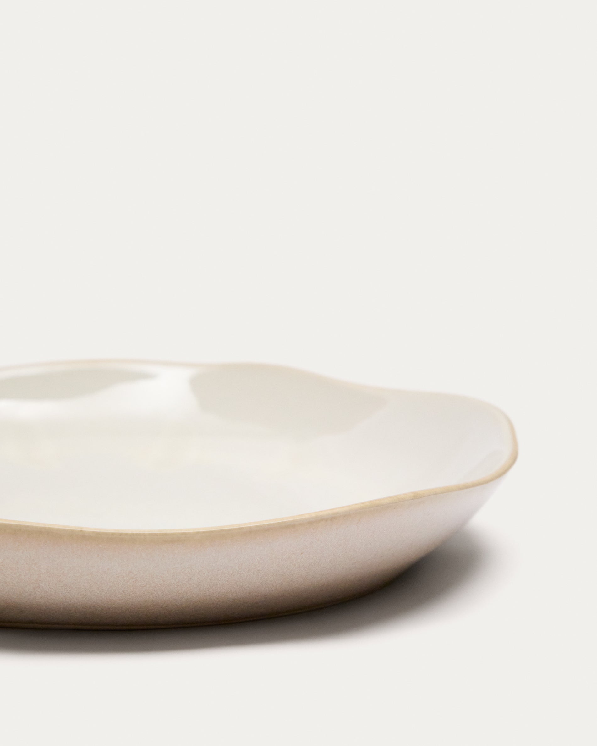 White ceramic Tiraya dessert plate - Detail