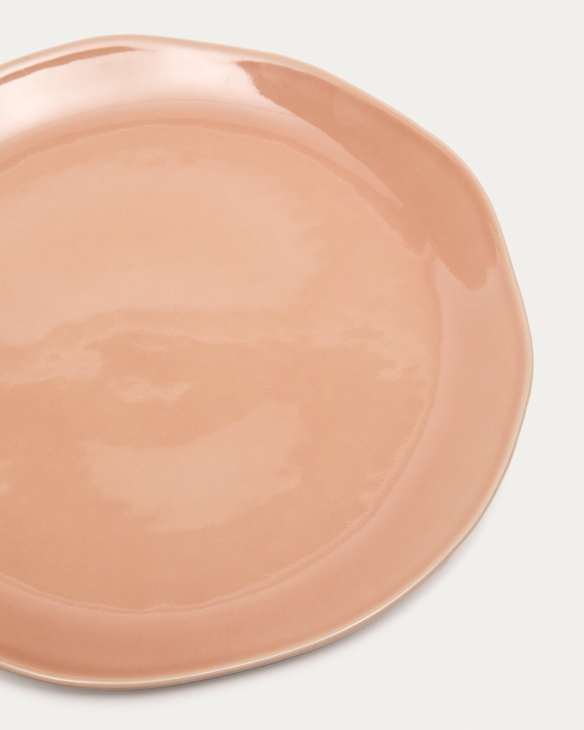 Pink ceramic Tiraya flat plate - Detail