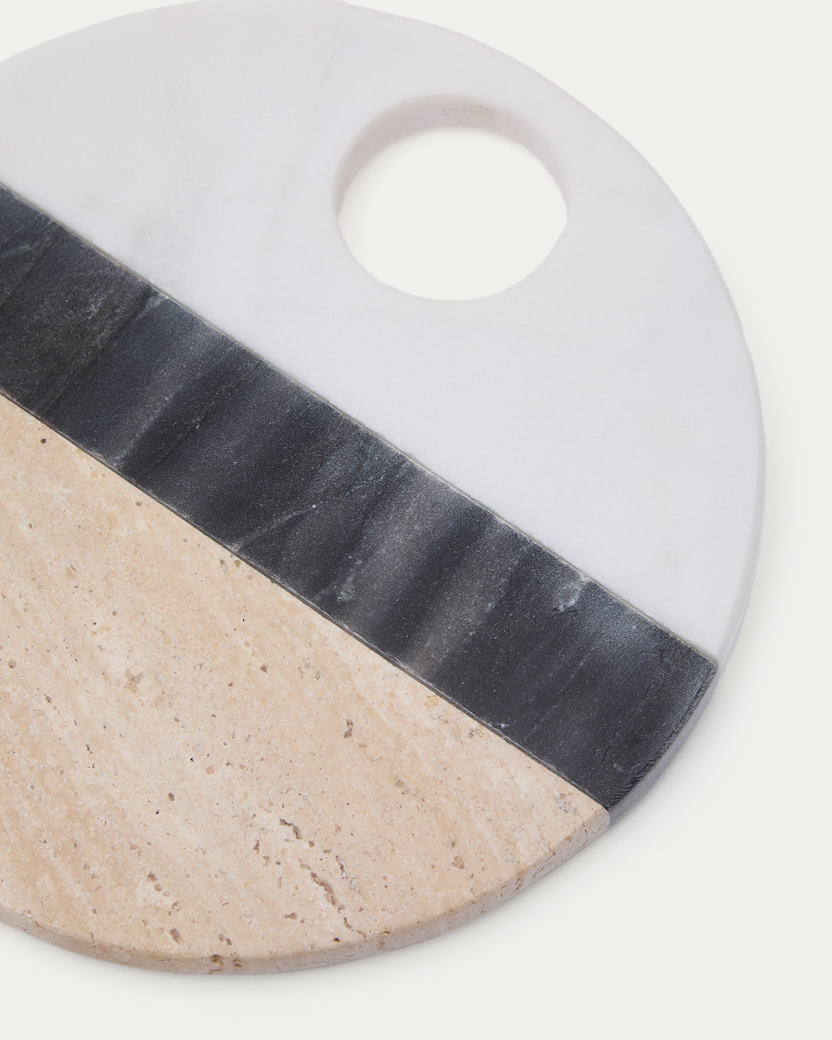 Nivol round serving board in black and white marble and travertine - Detail