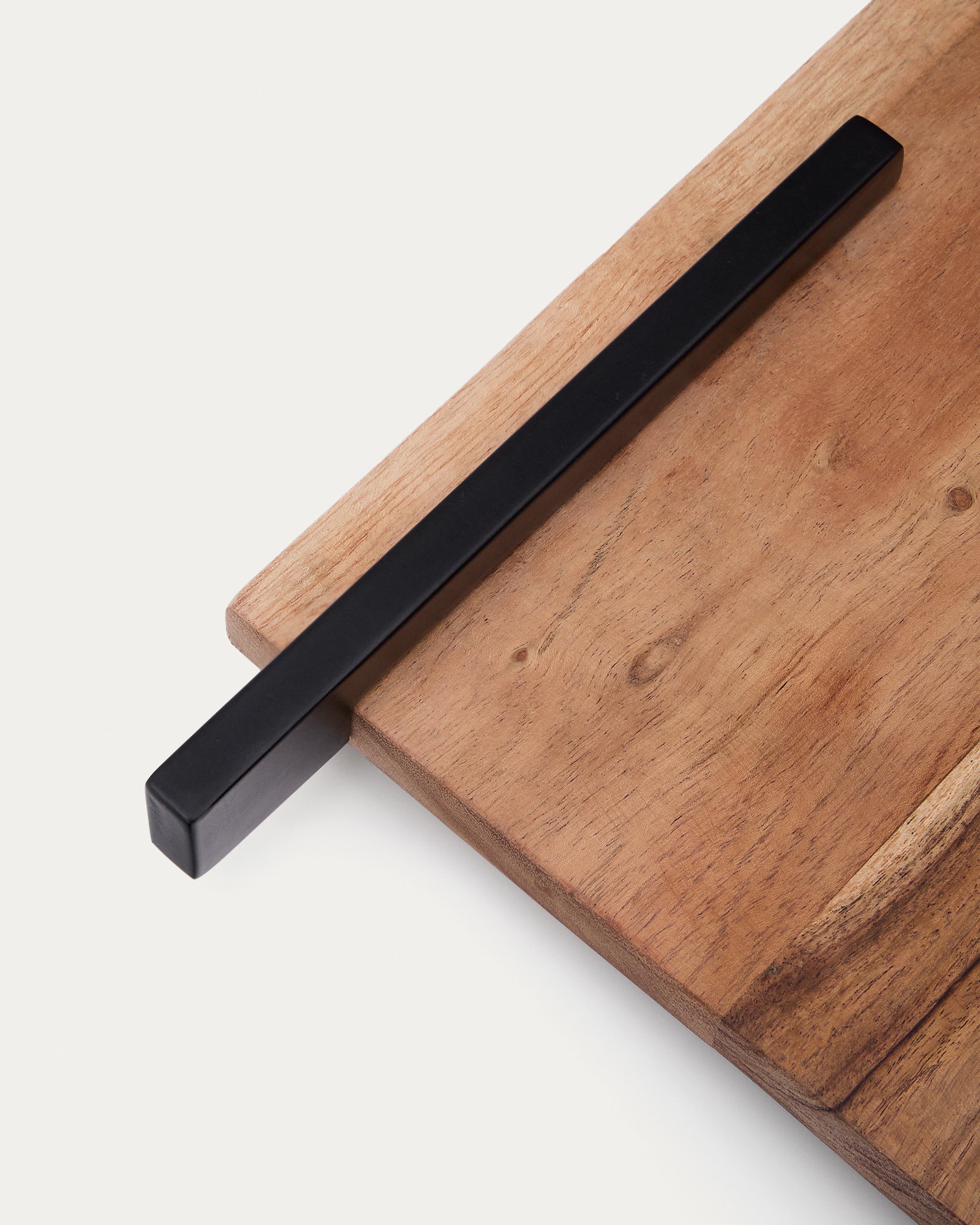 Vira serving board in acacia wood and black metal - Detail