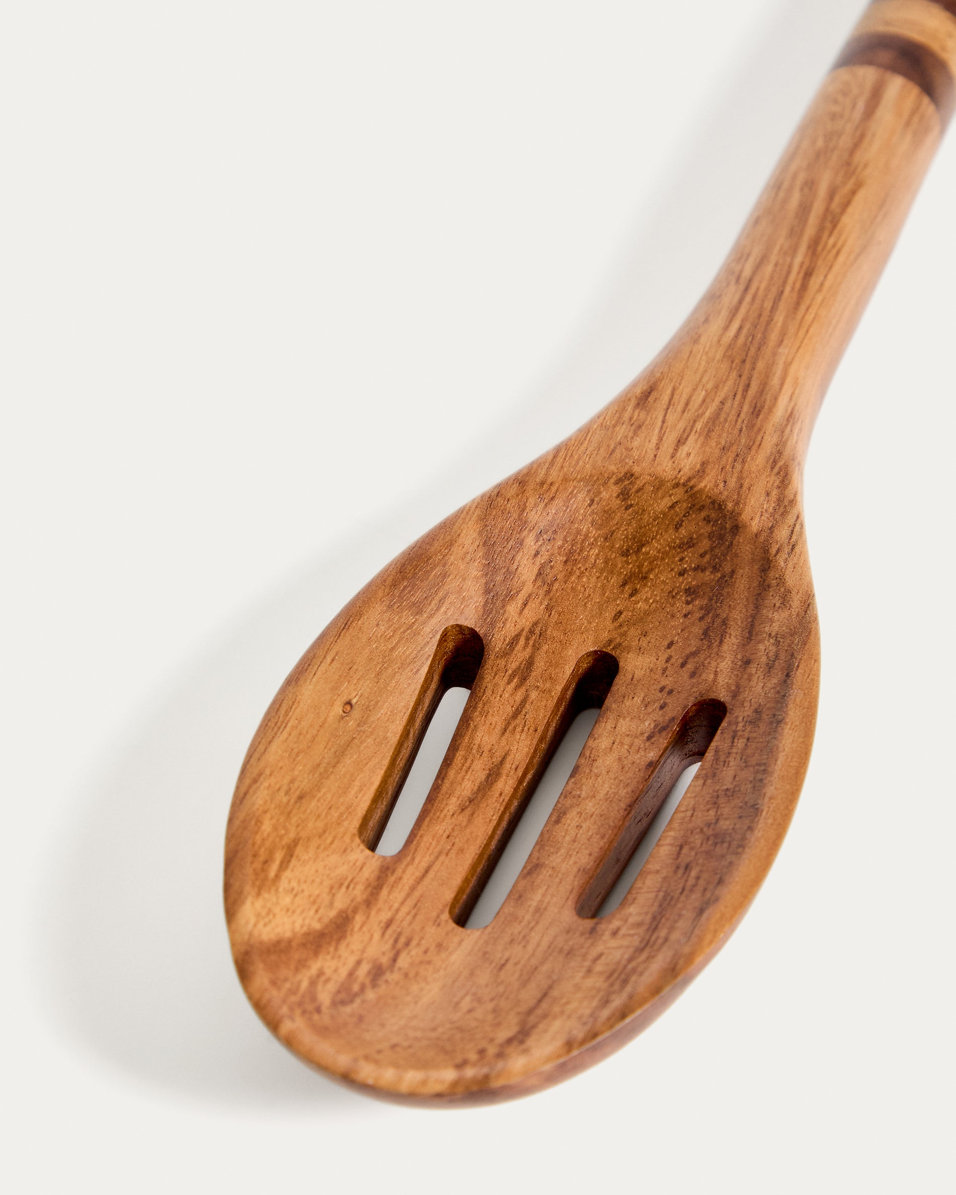 Nover kitchen utensil in acacia wood FSC 100% - Detail