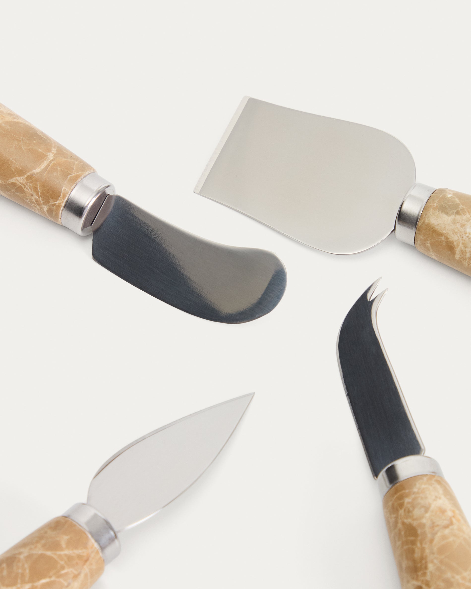 Adoma set of 4 cheese knives in beige marble and stainless steel - Detail