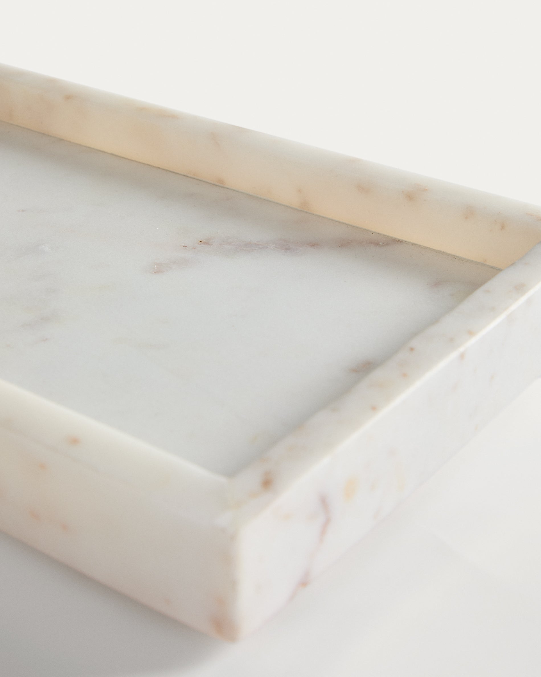 Serela tray in white marble 35 x 18 cm - Detail