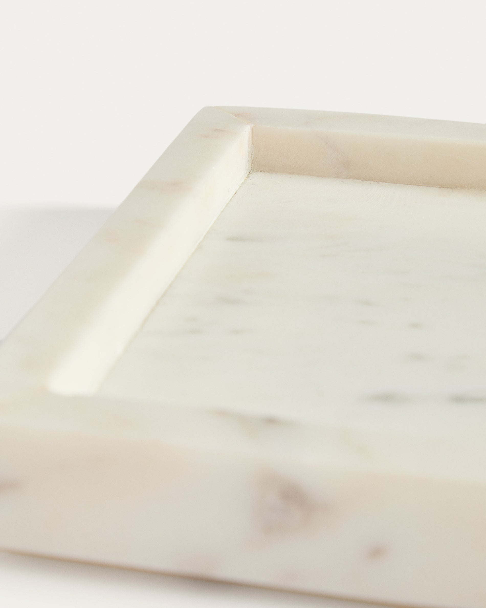 Serela tray in white marble 18 x 18 cm - Detail